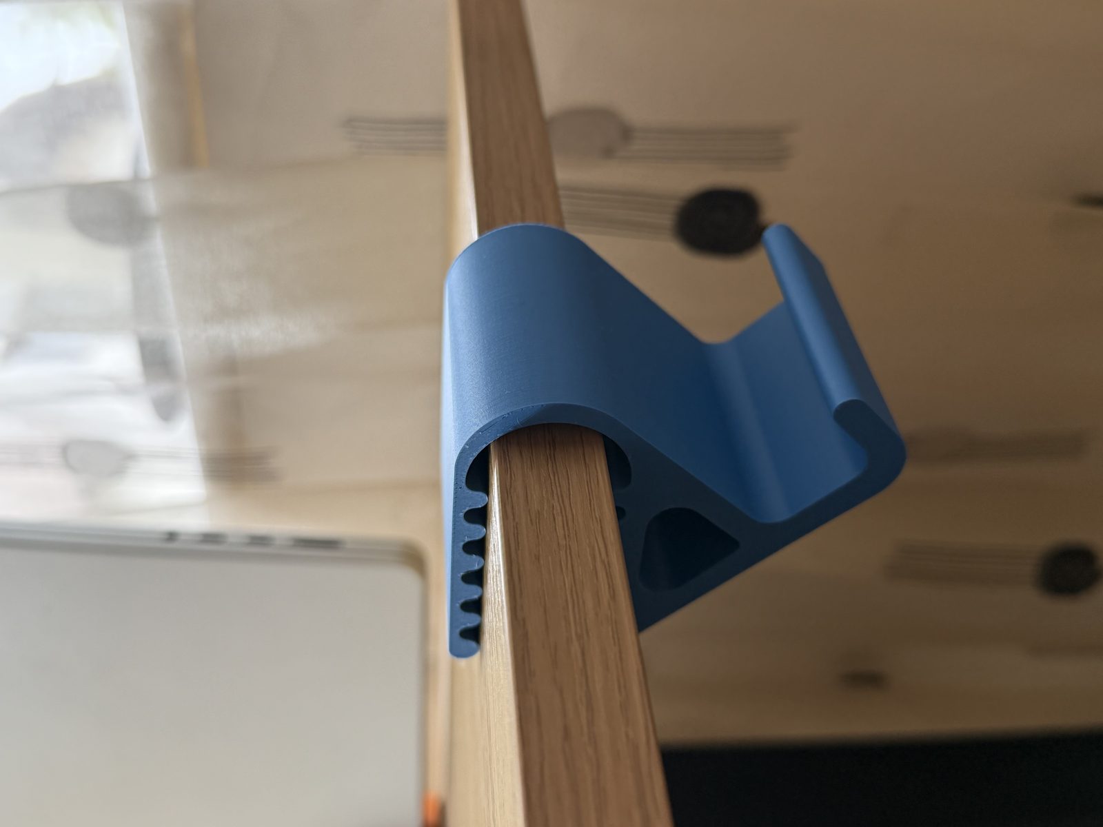 #128 Backpack Desk Holder — vue 5