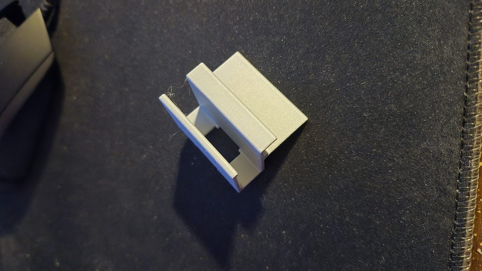 #131 Wii WiiU sensor bar mount for LG (B4) OLED tvs — vue 3