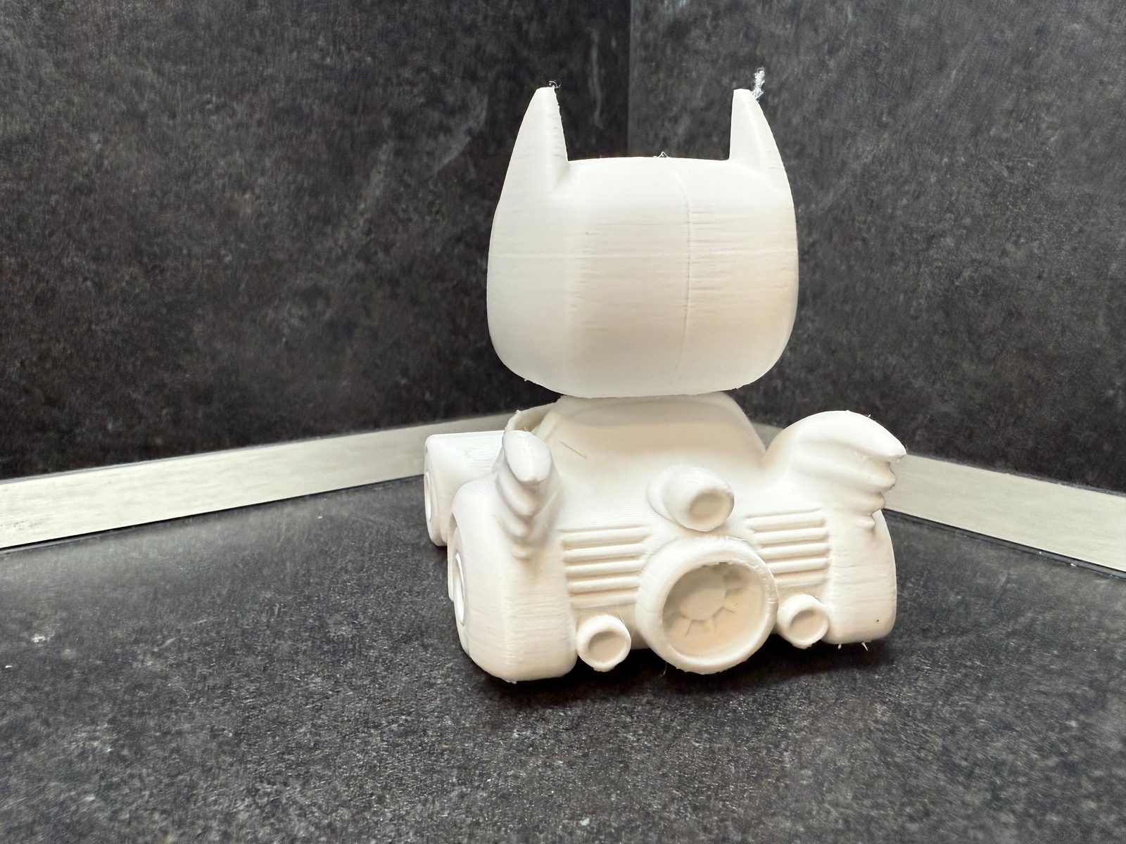 #138 Batman In The Car Character For Hand Coloring — vue 5