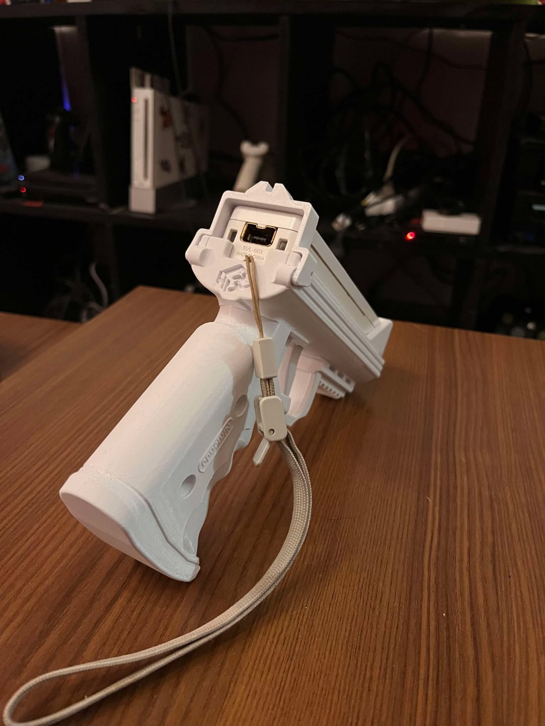 #138 WiiMote Gun with integrated rear sights — vue 5