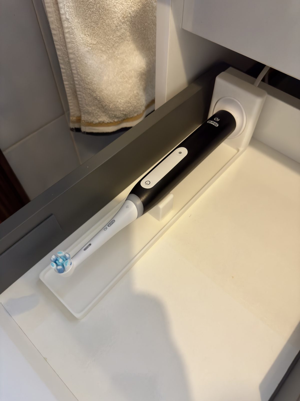 #139 Oral-B Drawer Charger Stand — vue 3