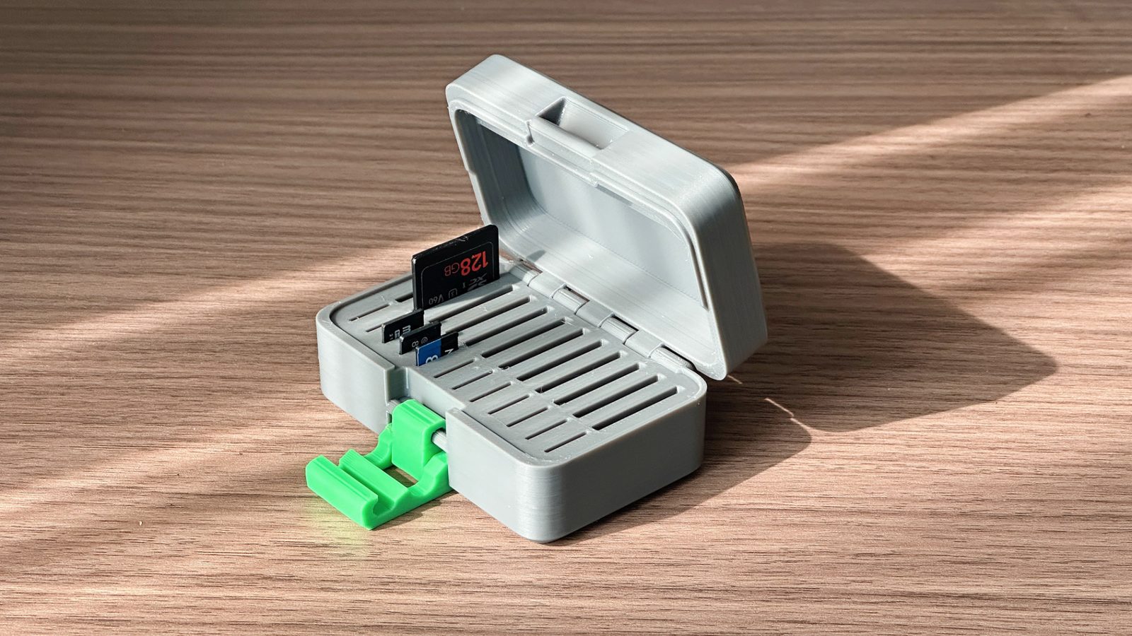 #141 SD card storage box — vue 7