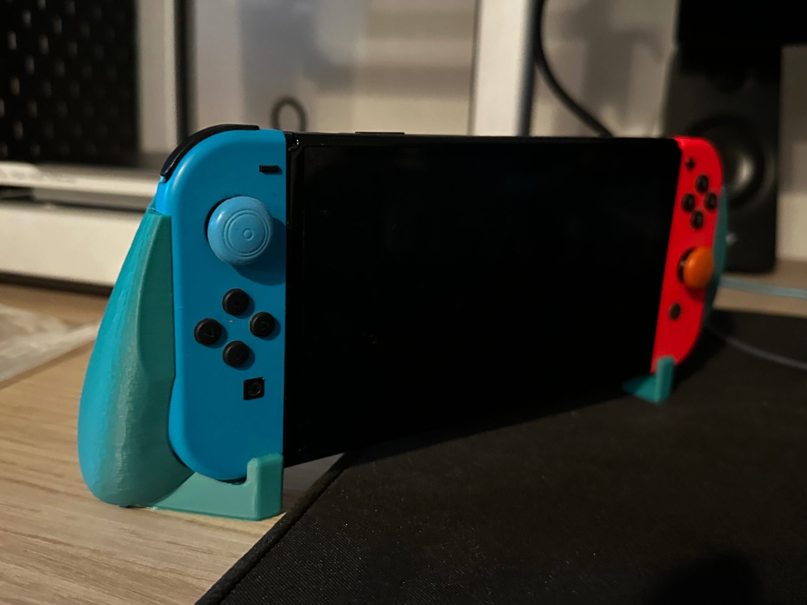 #148 Ergonomic grip for Nintendo Switch and oled version — vue 2