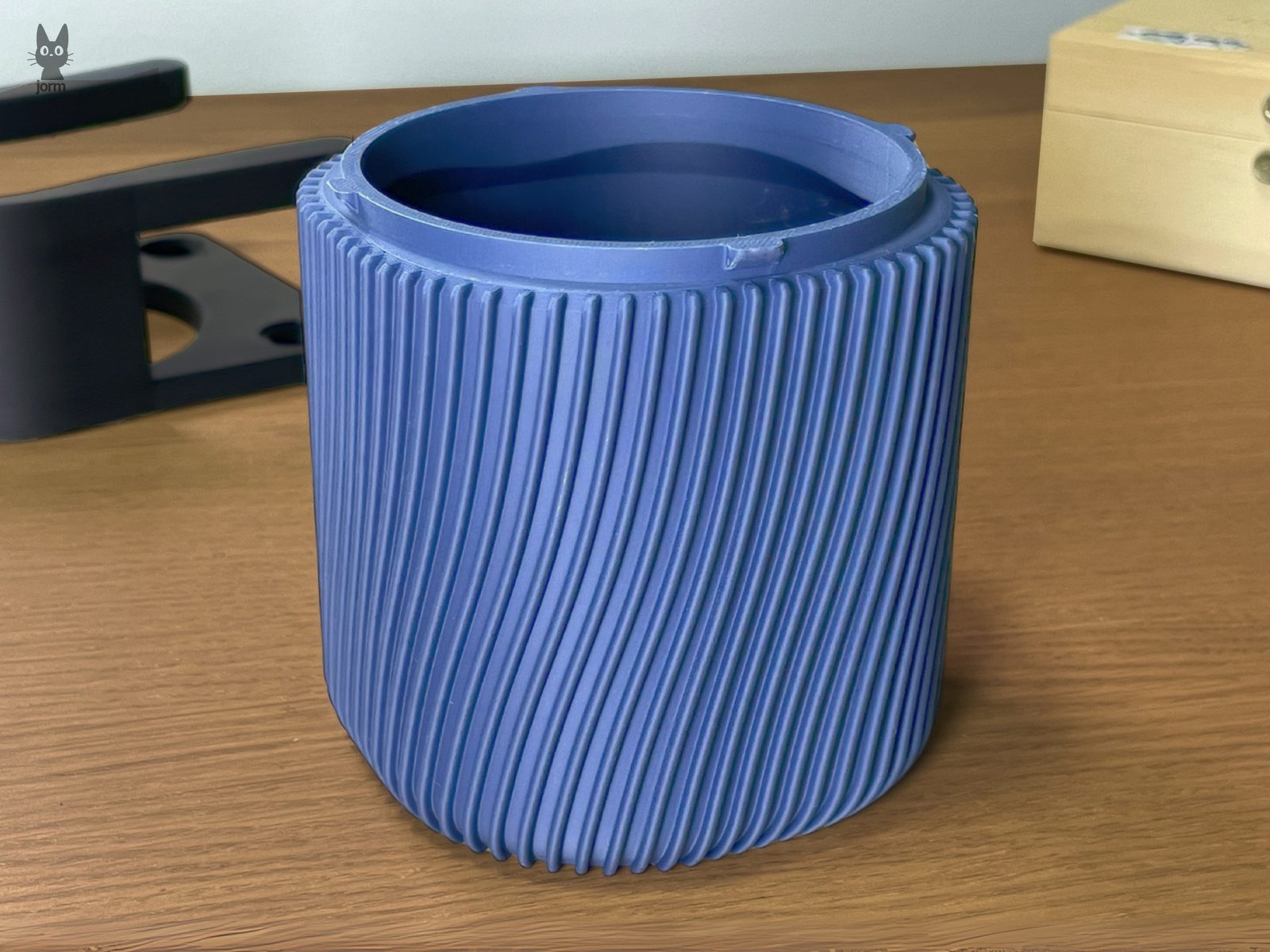 #149 Clamp-On Desk Bin — vue 1