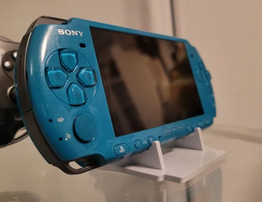 #161 Universal stand for handheld consoles and CD DVD — vue 3