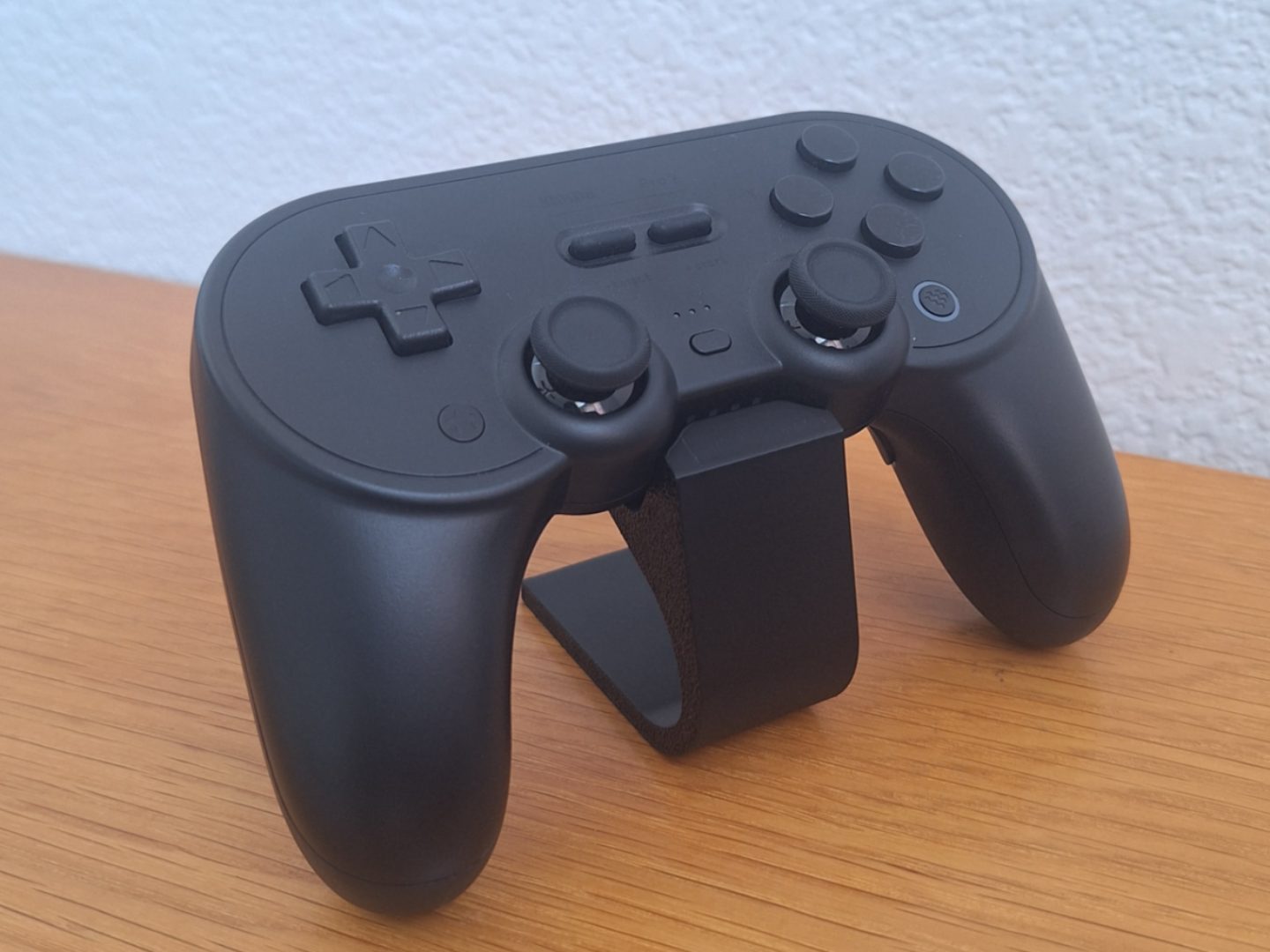 #166 8bitdo Pro2 Minimal Stand Holder — vue 2