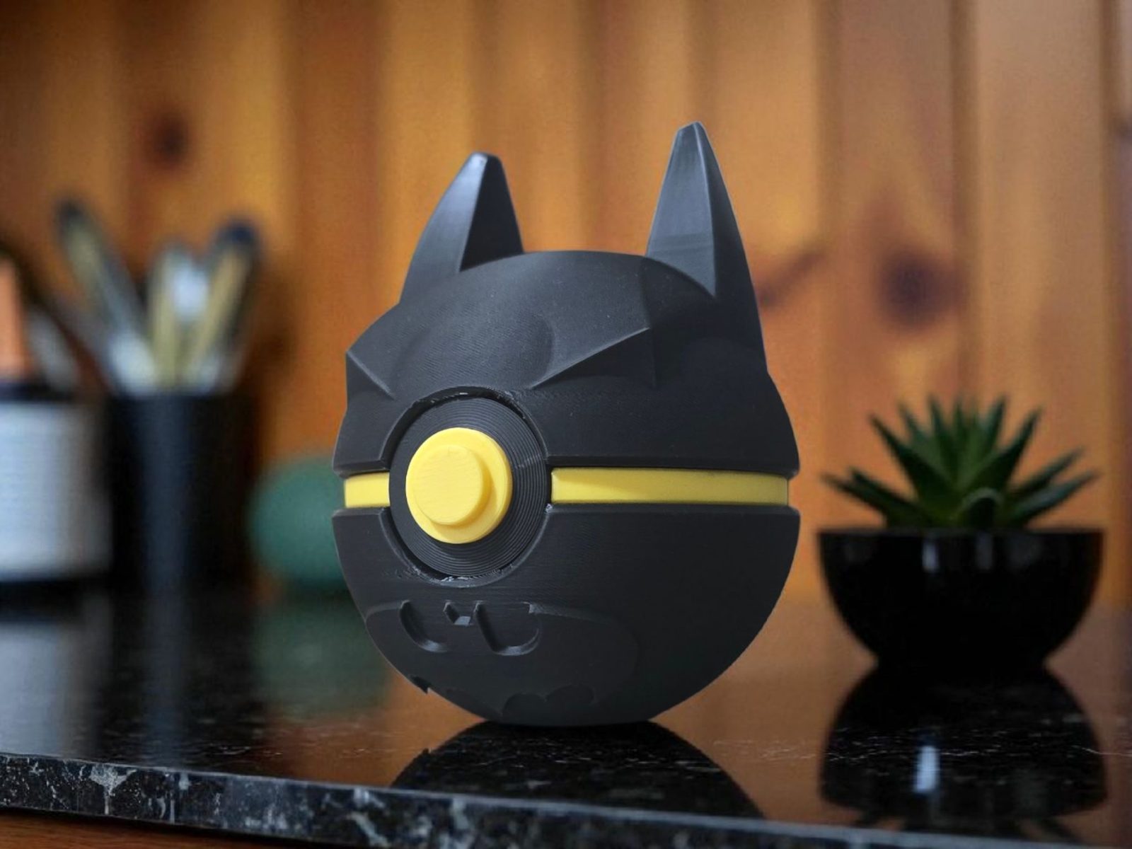 #168 Batman Pokéball — vue 1