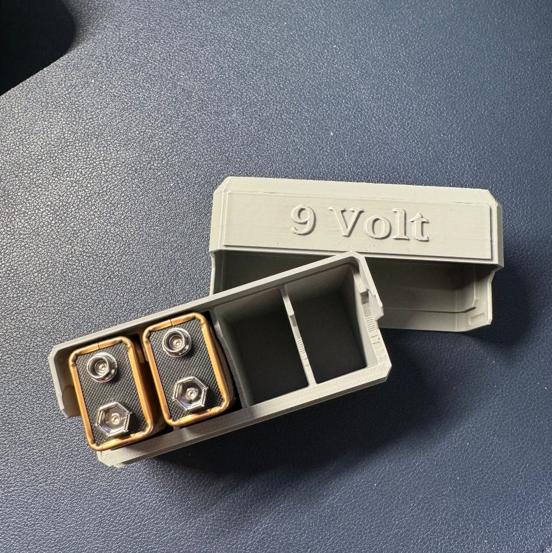 #173 9 Volt (Square) Battery Case — vue 2