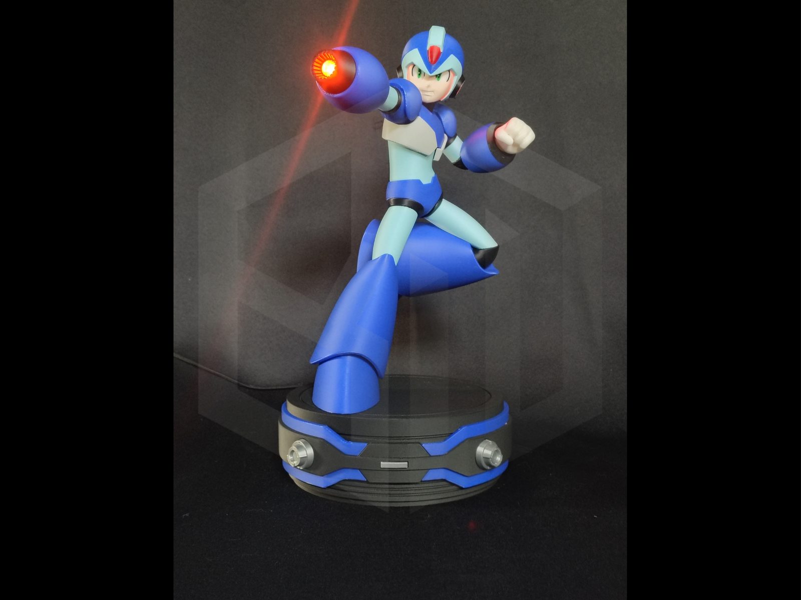 #186 Mega Man X Statue with Lights — vue 1