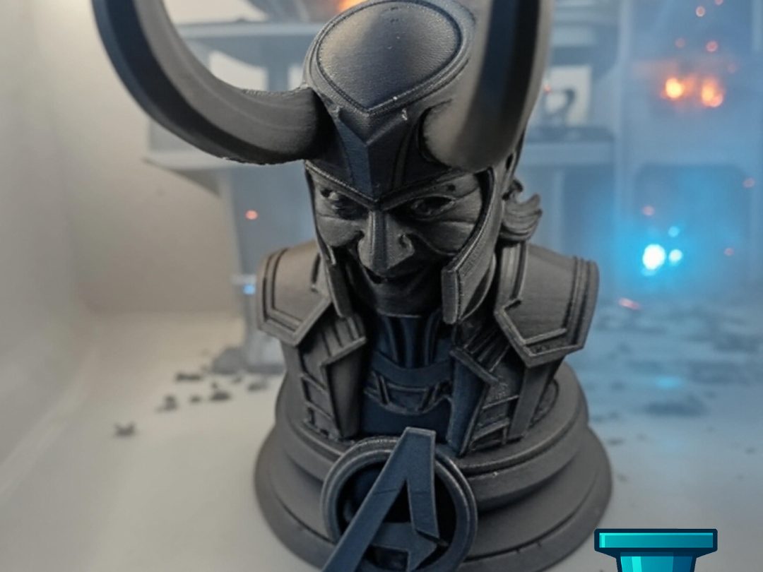 #203 Buste Loki sourire malicieux — vue 2