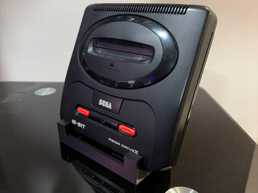 #203 Sega Mega Drive 2 stand — vue 2