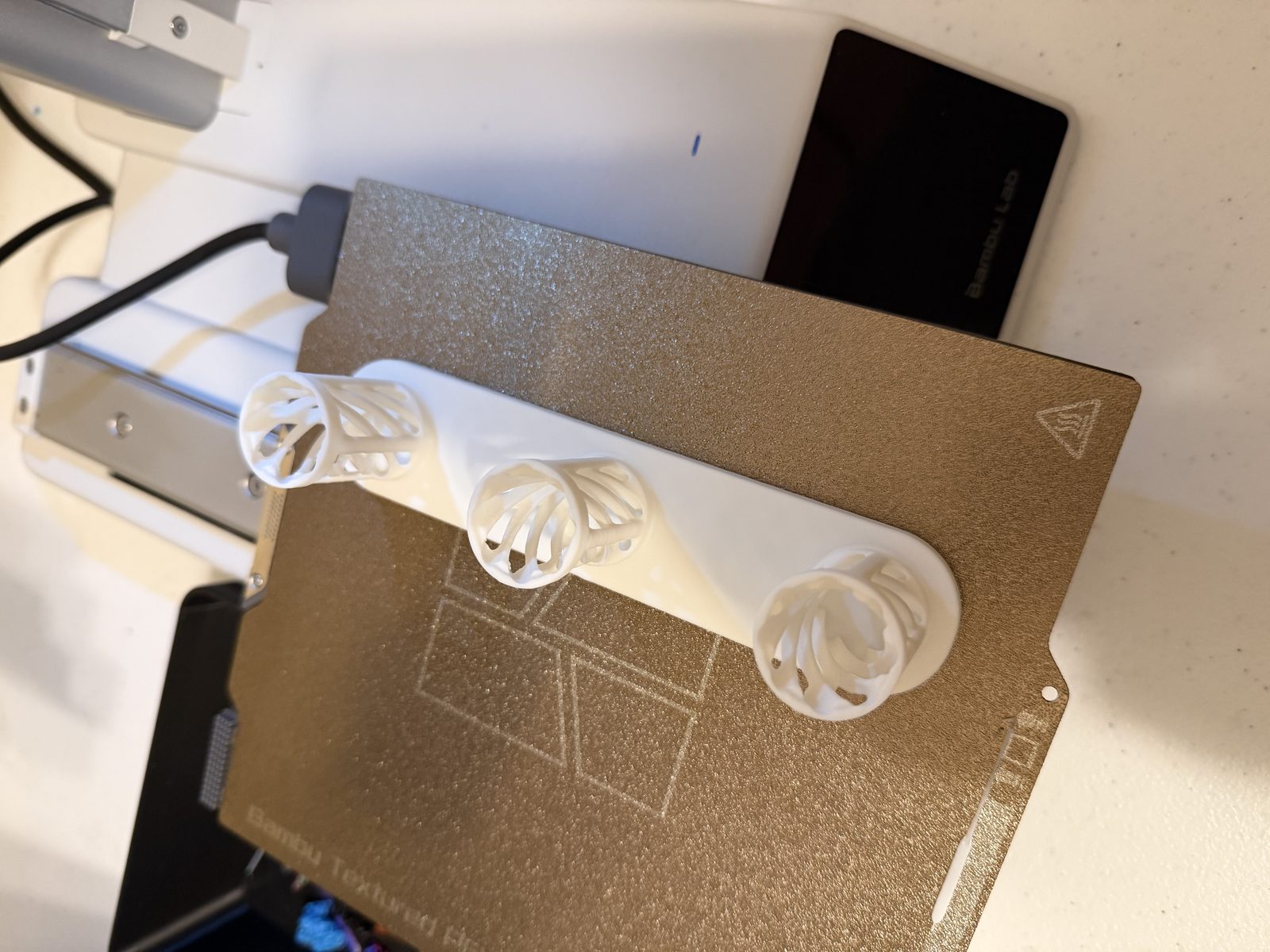 #208 Key Hanger V2 - Impossible Passthrough — vue 14