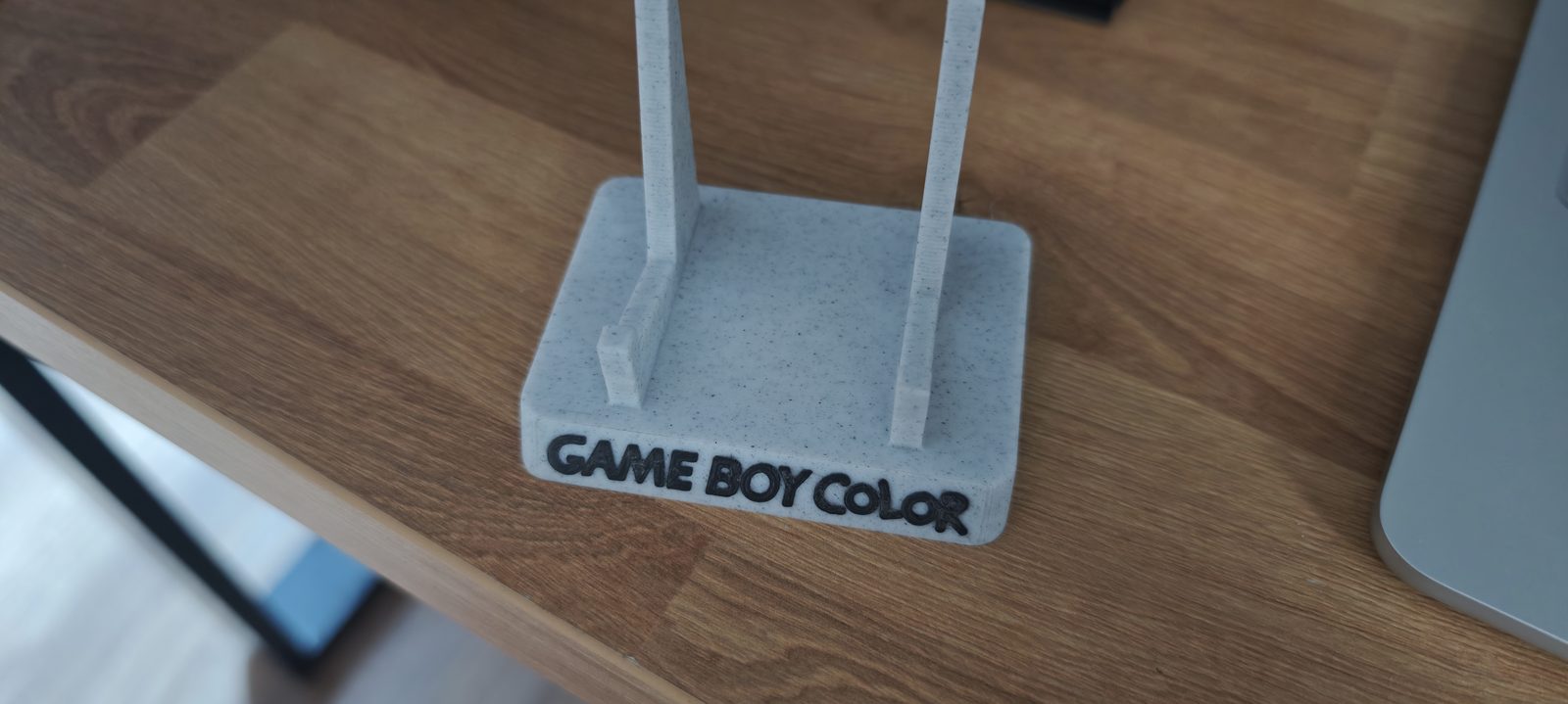 #220 Gameboy Color Stand — vue 2