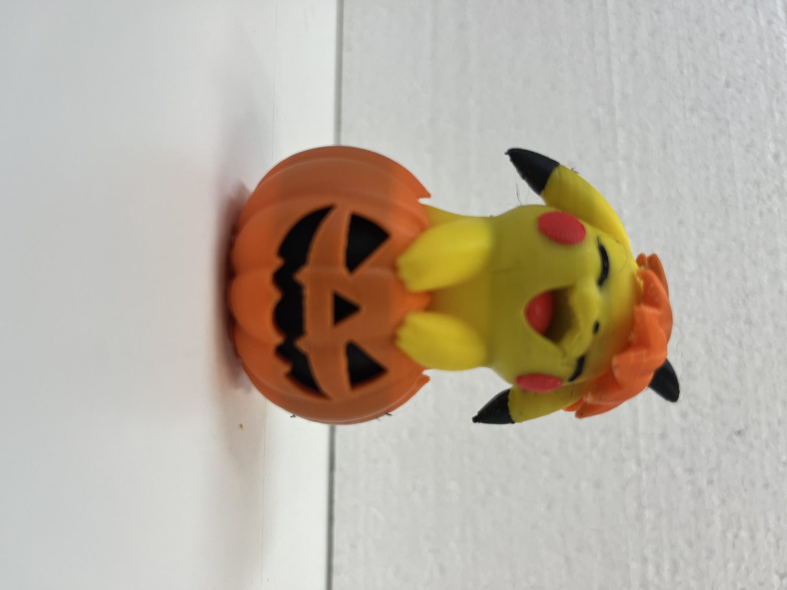 #225 Pikachu Halloween Pokémon — vue 3