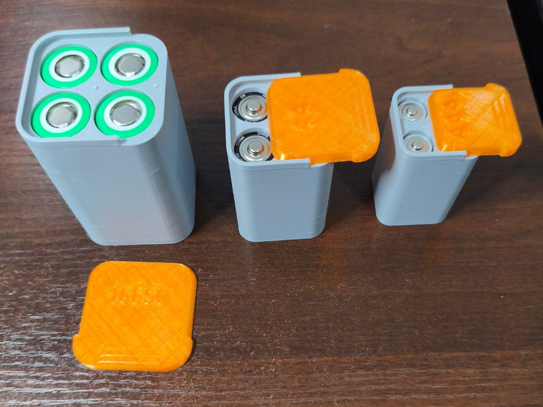 #233 case battery AAA AA 18650 — vue 1