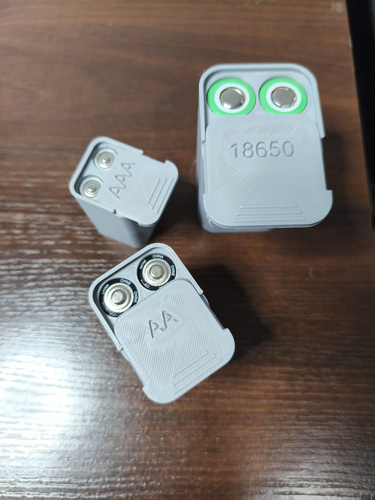 #233 case battery AAA AA 18650 — vue 3
