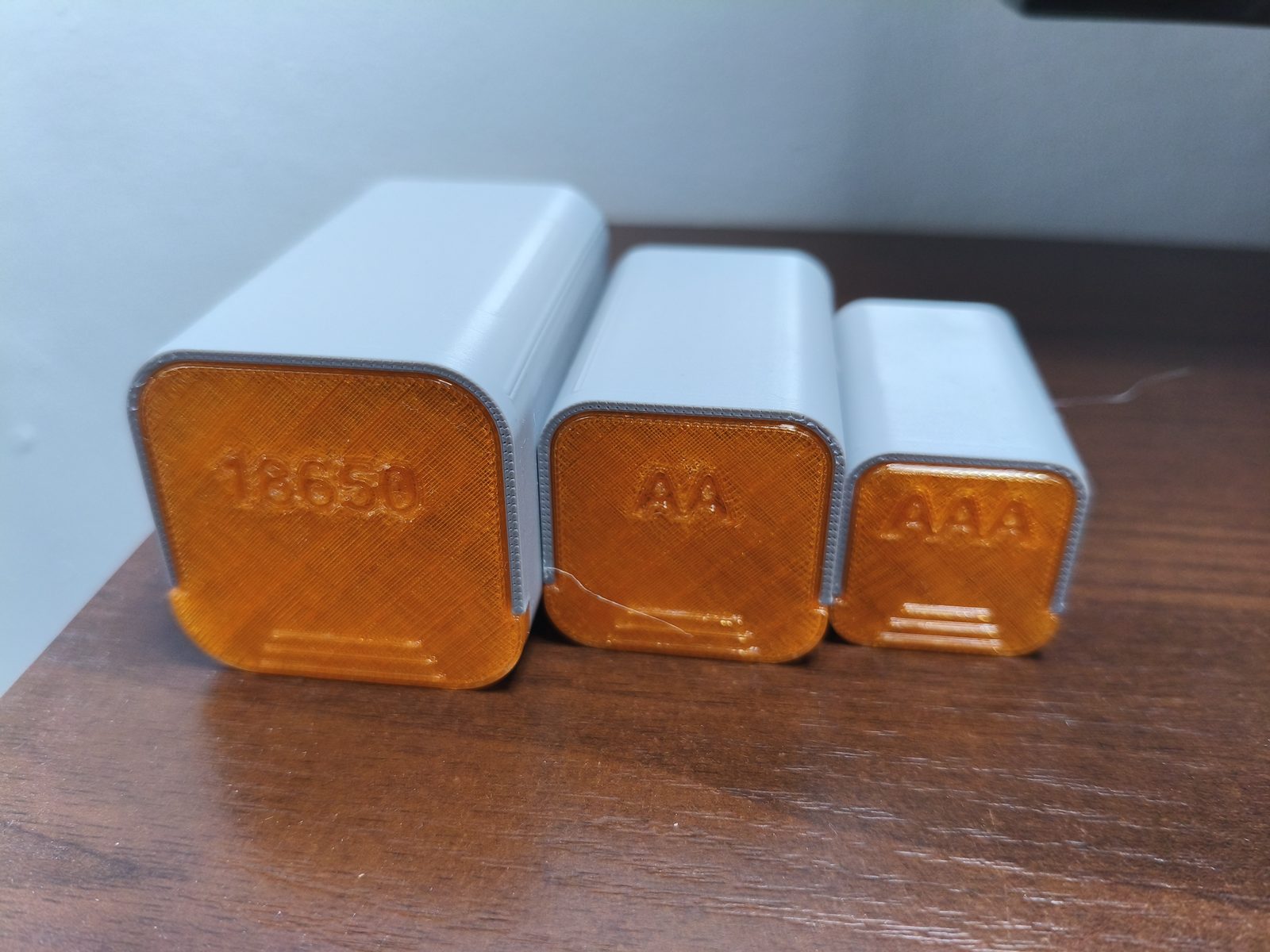 #233 case battery AAA AA 18650 — vue 9