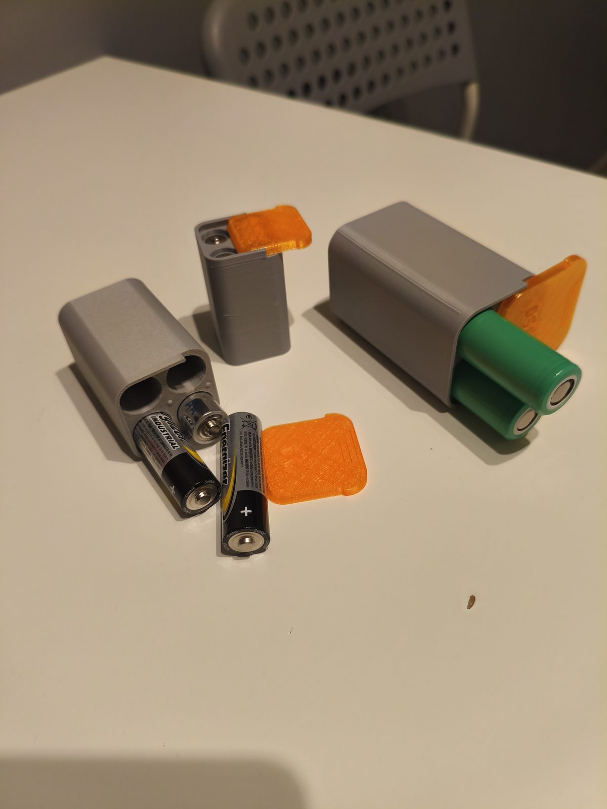 #233 case battery AAA AA 18650 — vue 13