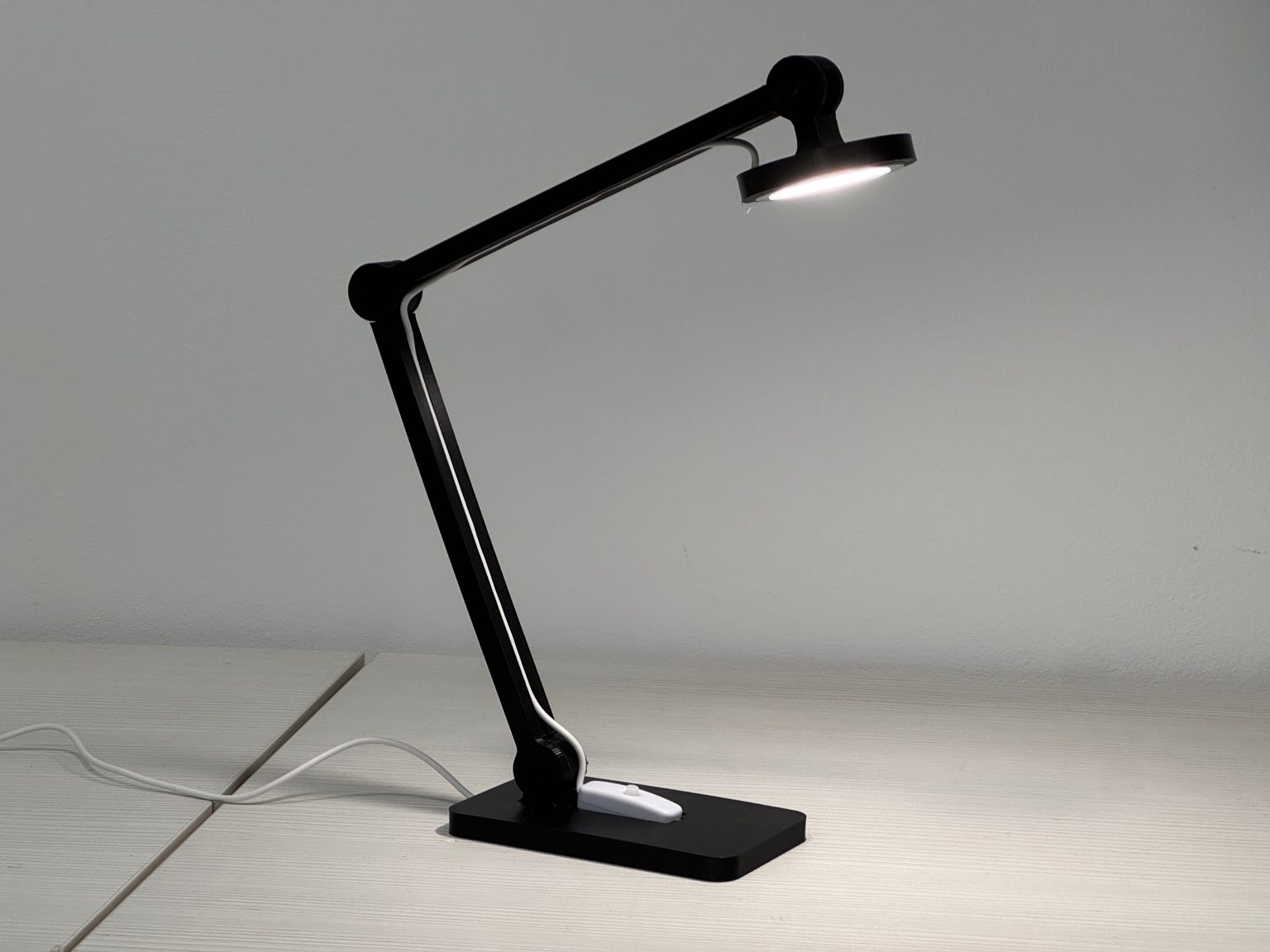 #235 A Modern Desk Lamp (Lamp Kit 001) — vue 1
