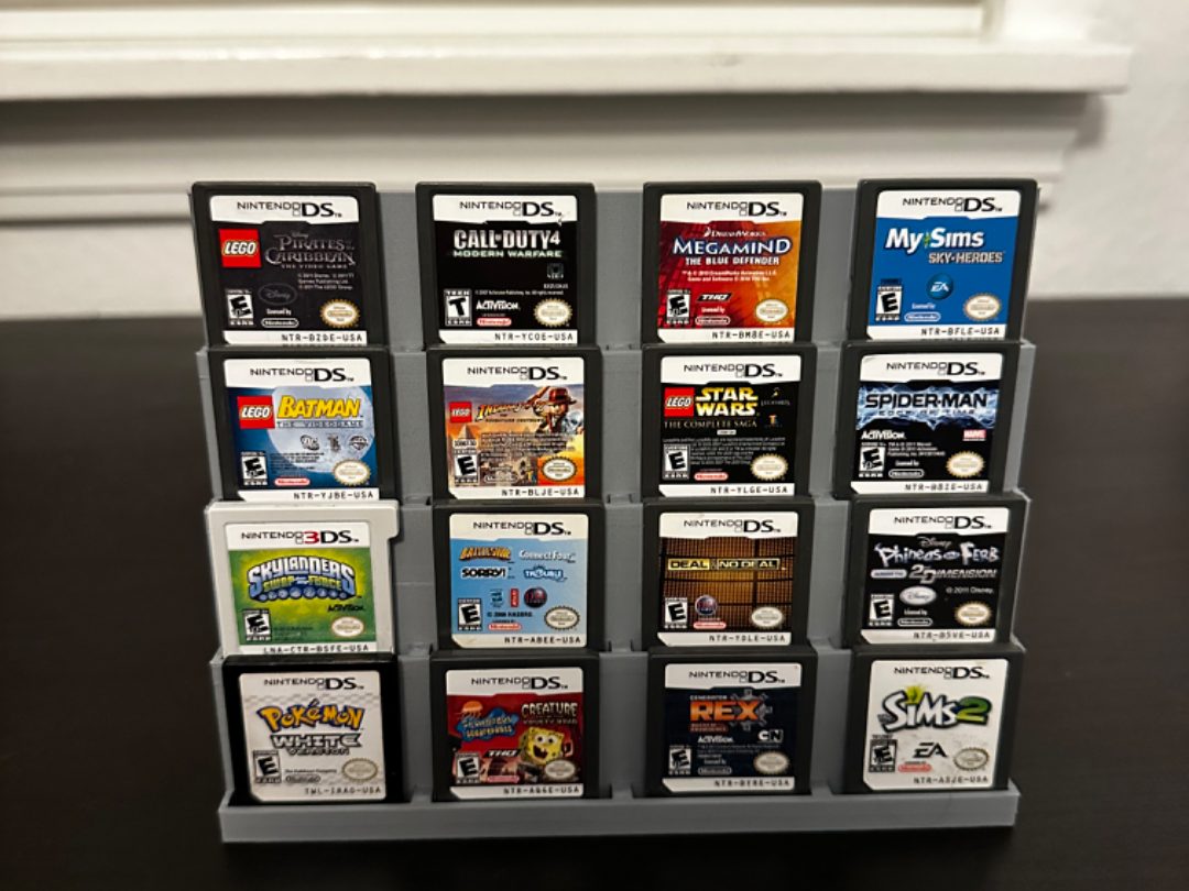 #238 DS Cartridge Display Stand — vue 2