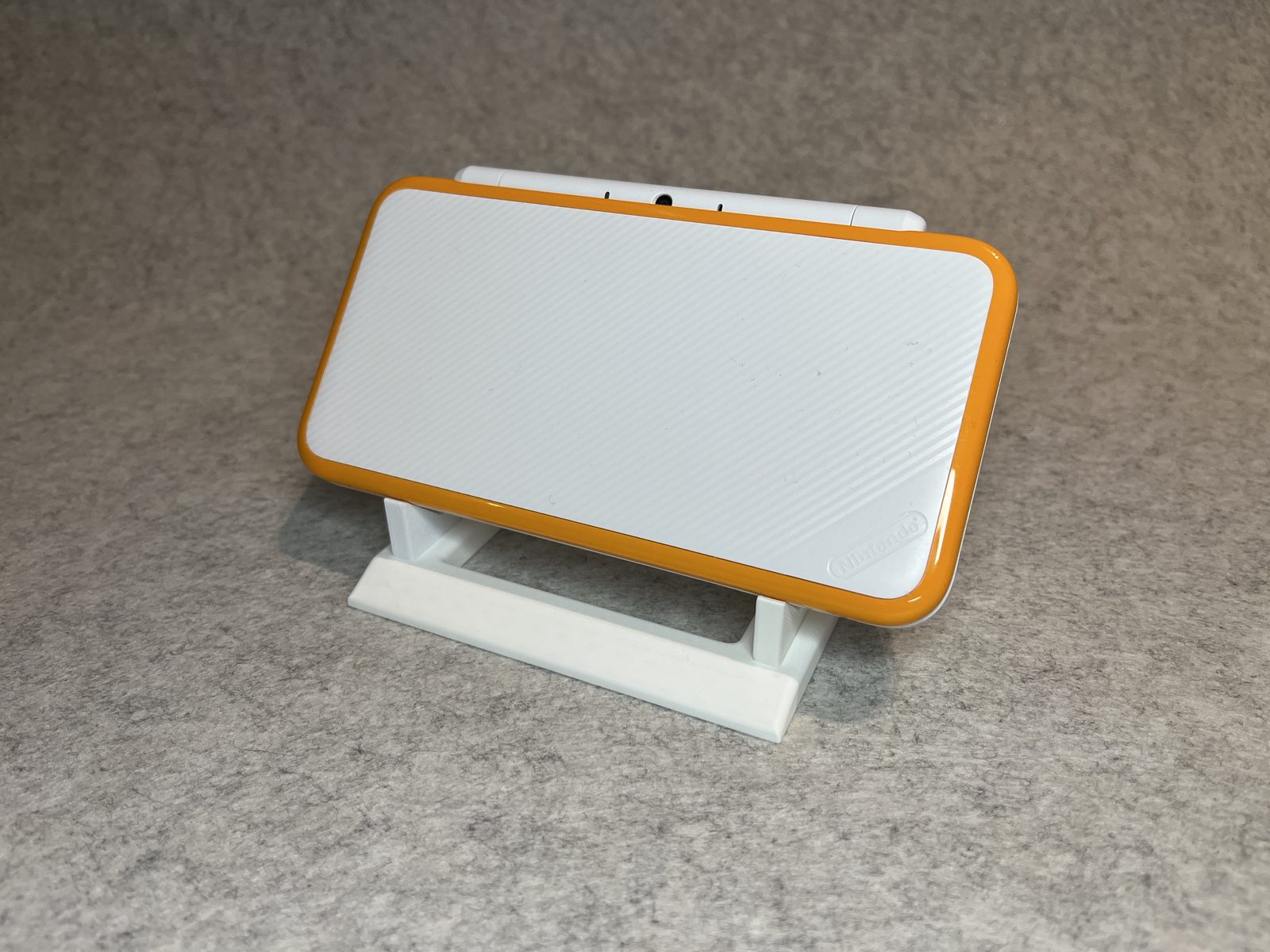 #239 Display stand for Nintendo DS 3DS and PSP — vue 3