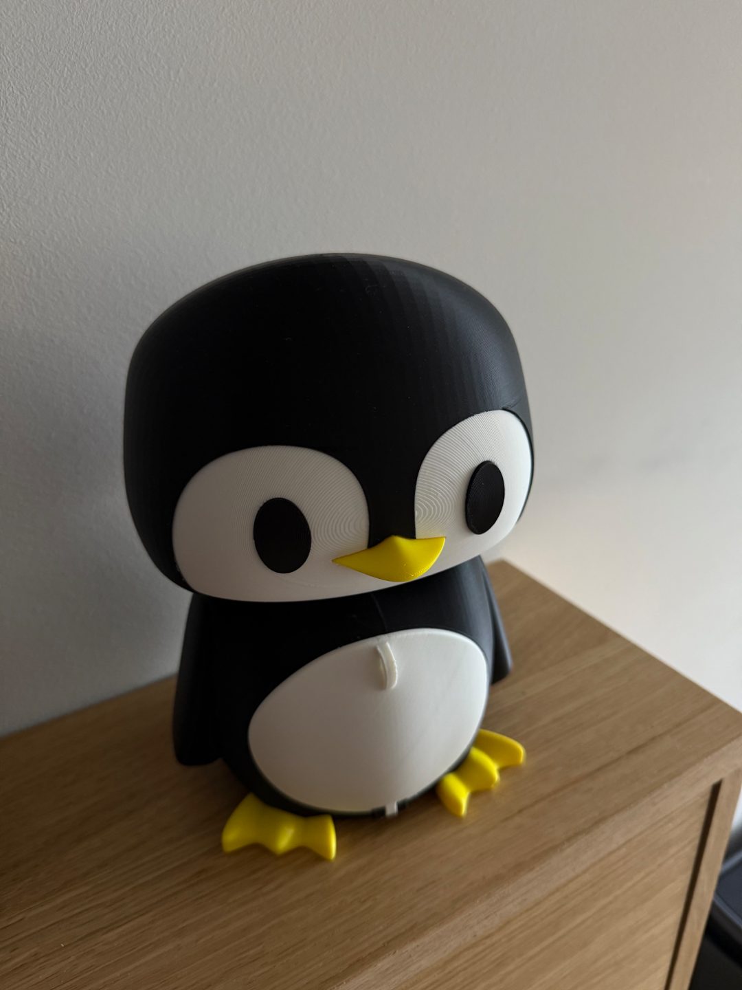 #243 Penguin Headphone Stand - Your Audio Companion — vue 3