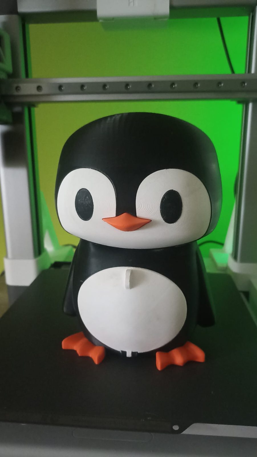 #243 Penguin Headphone Stand - Your Audio Companion — vue 4