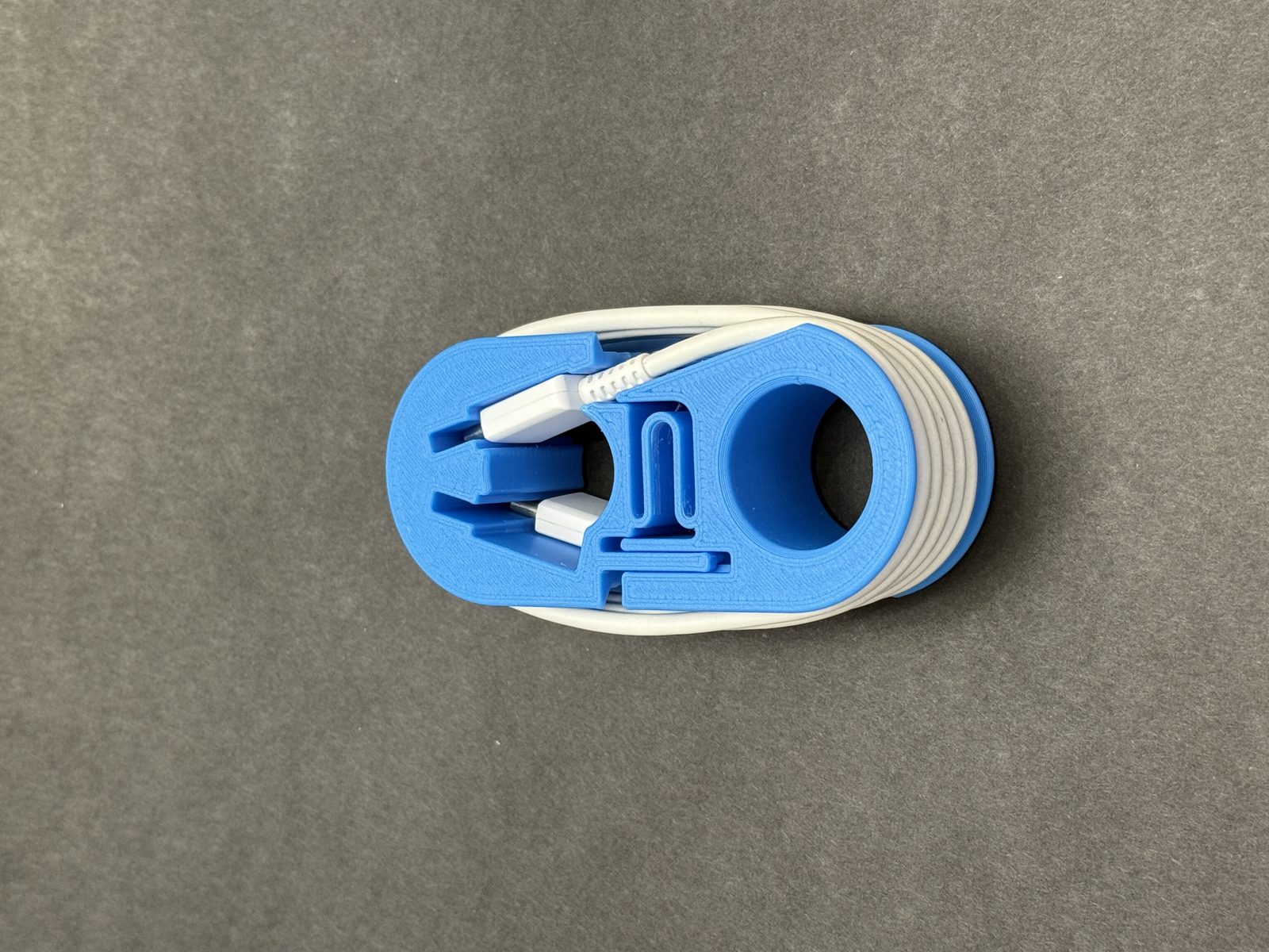 #261 USB-C to USB-C travel cable organizer fidget clip — vue 5