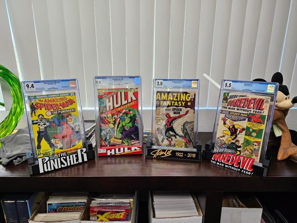 #265 Daredevil Comic Book Stand - Graded Comics — vue 3
