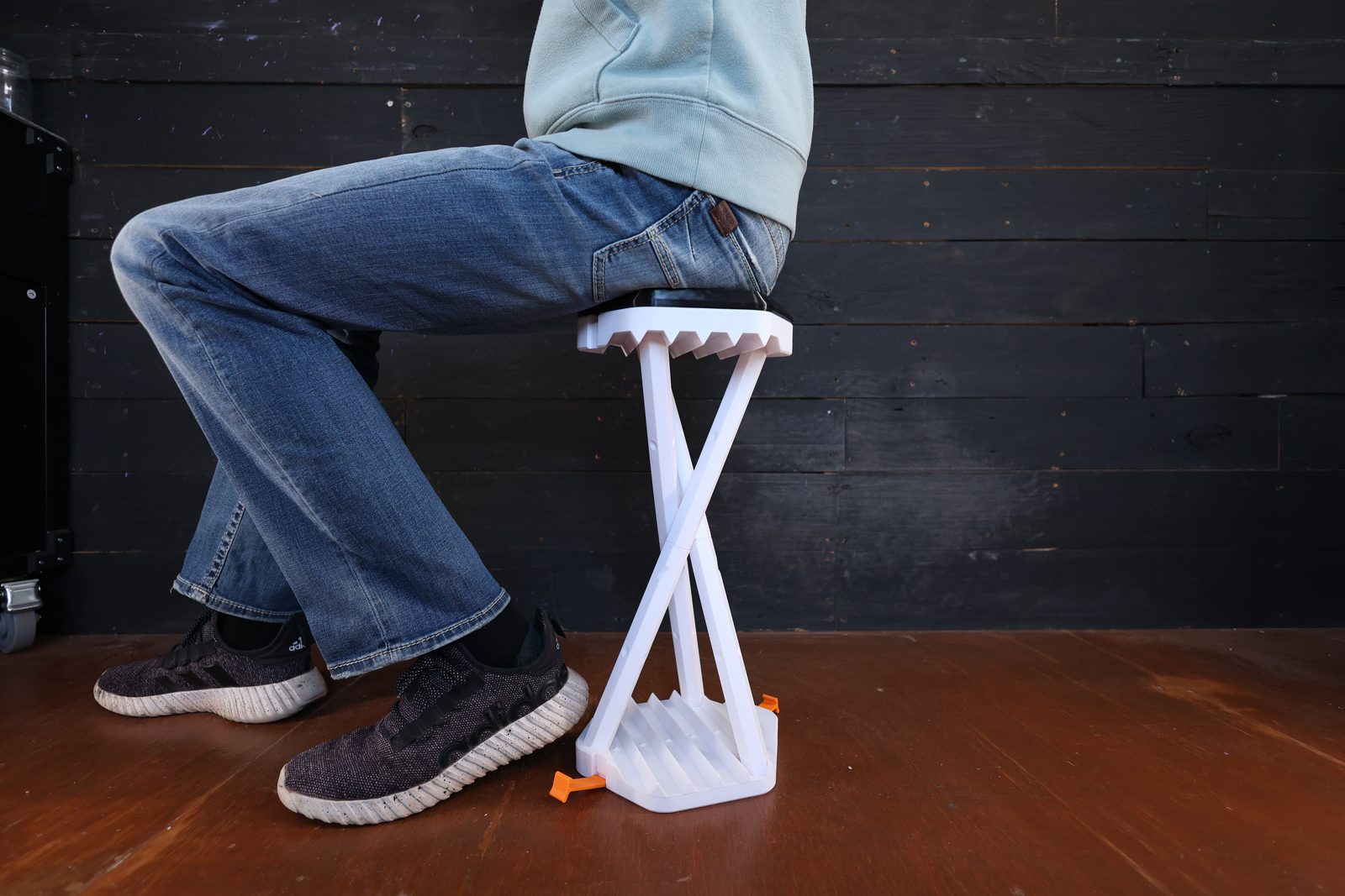 #274 Compact Collapsible Camping Stool — vue 3