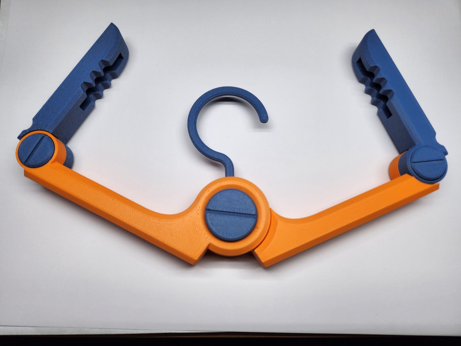 #276 Travel folding clothes hanger — vue 4