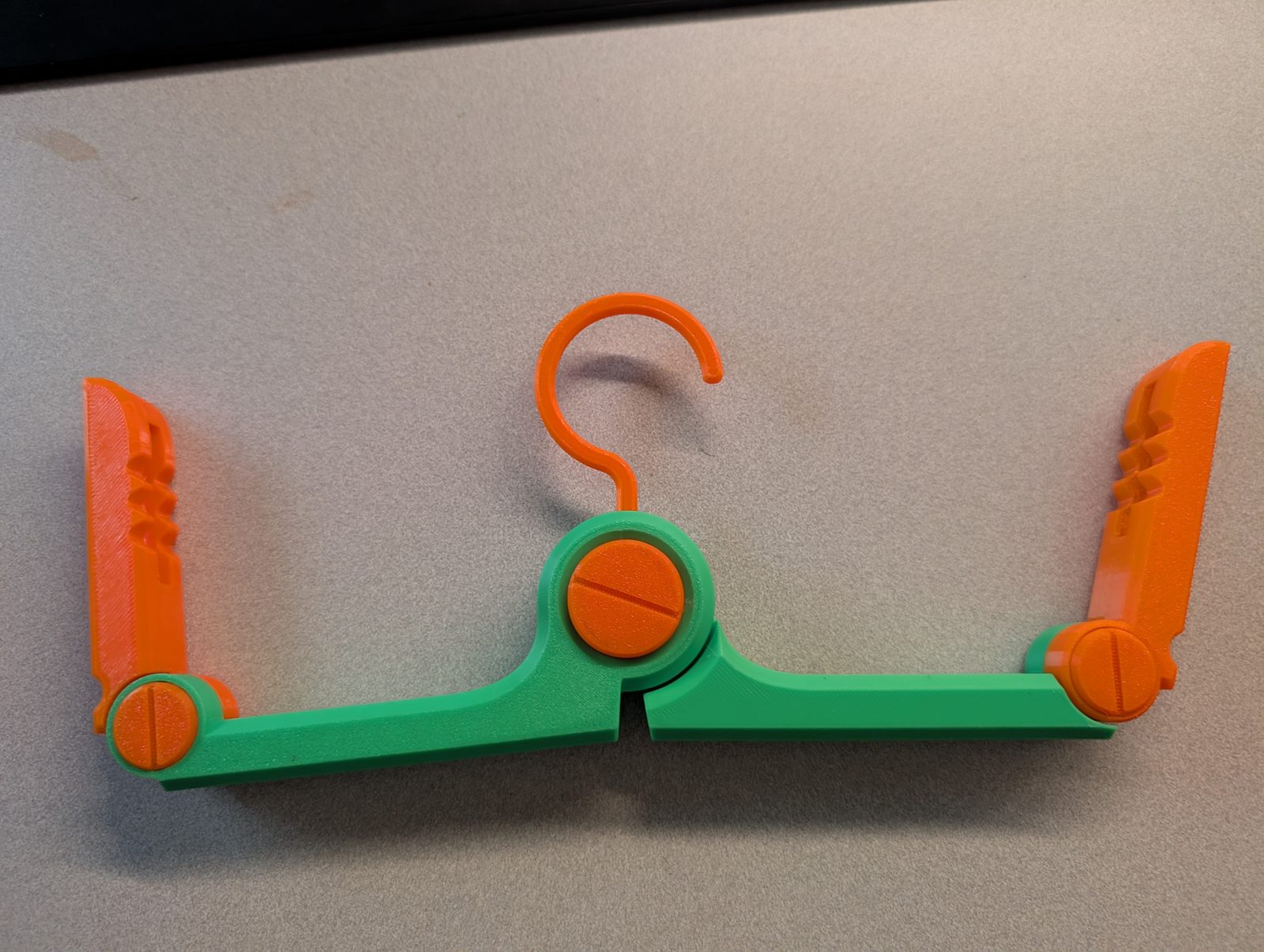#276 Travel folding clothes hanger — vue 5