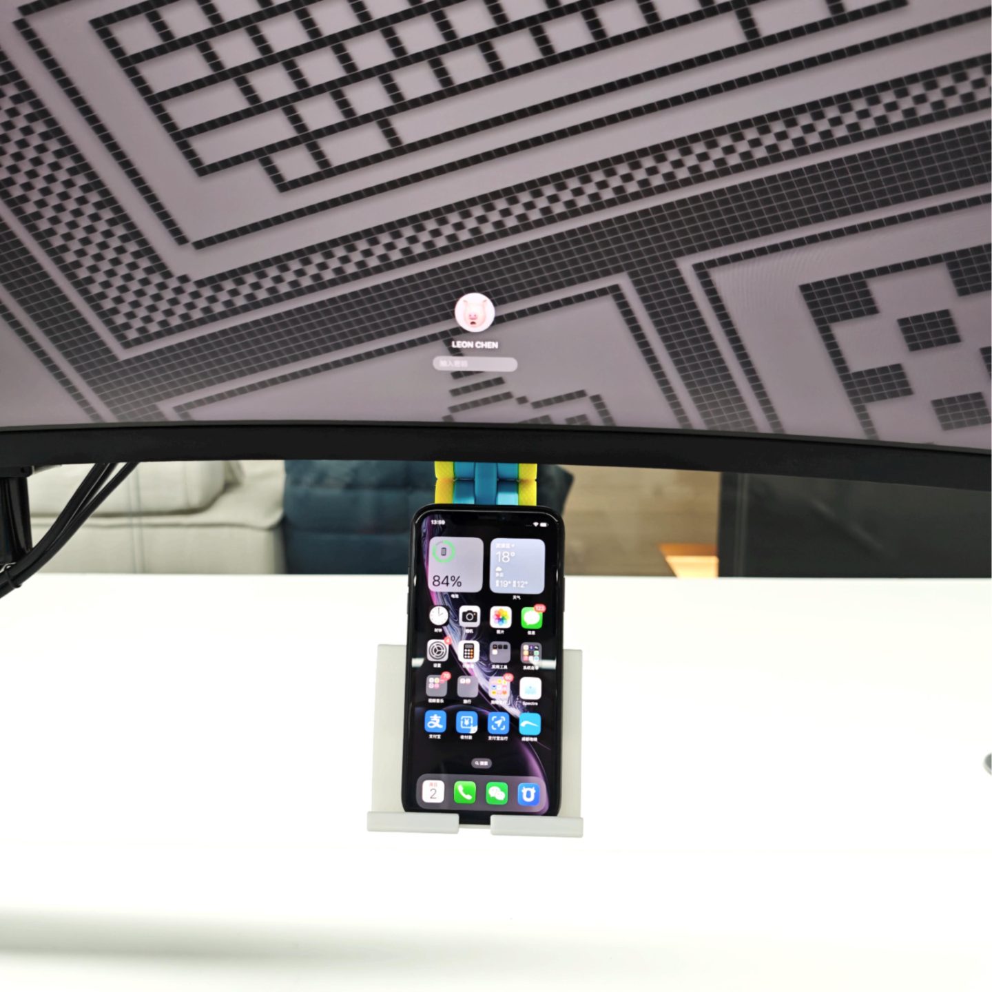 #278 Floating Second Monitor iPad iPhone Stand — vue 21