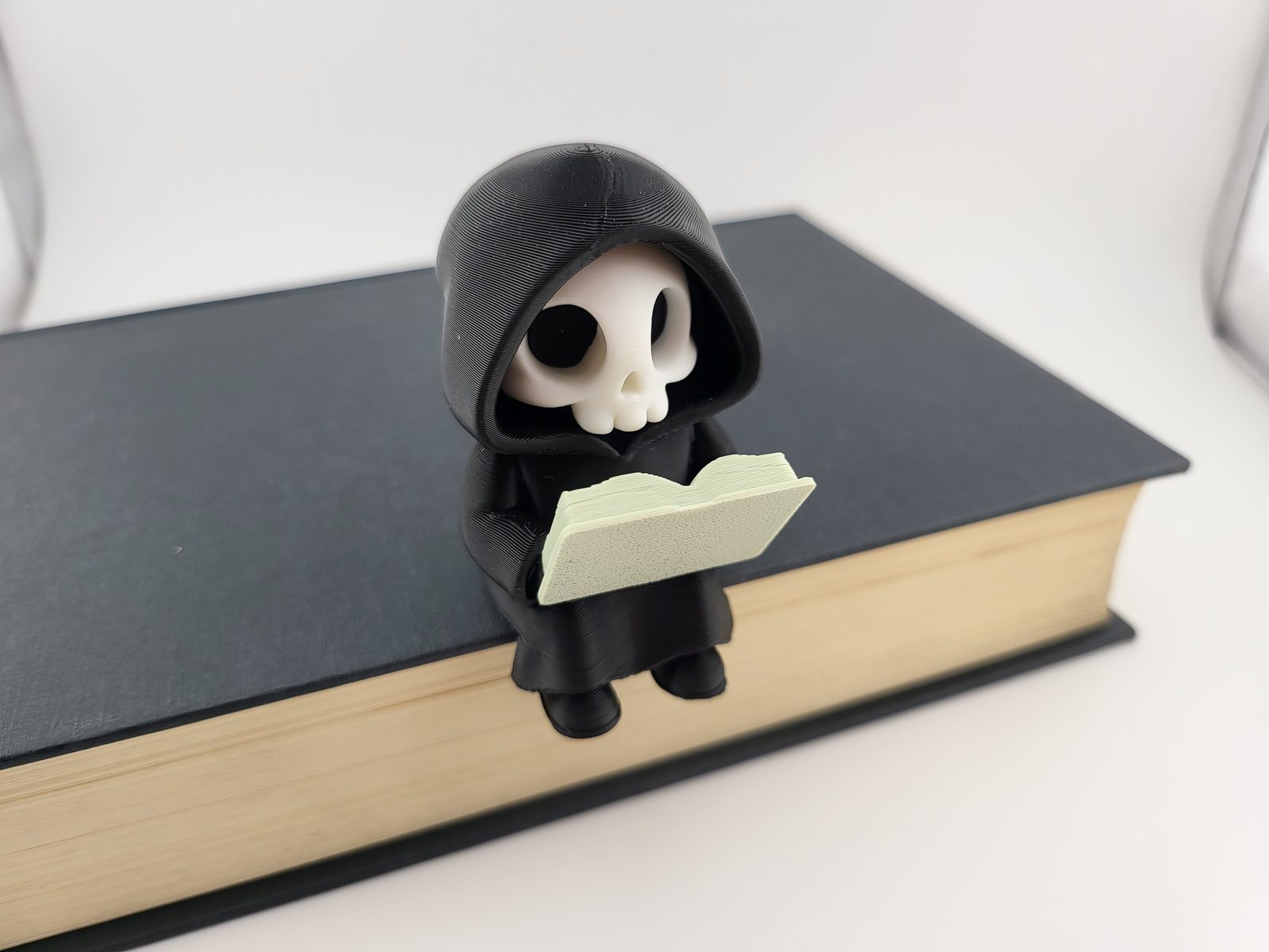 #279 Kawaii Grim Reaper Reading Book Spooky 3D Printed — vue 6