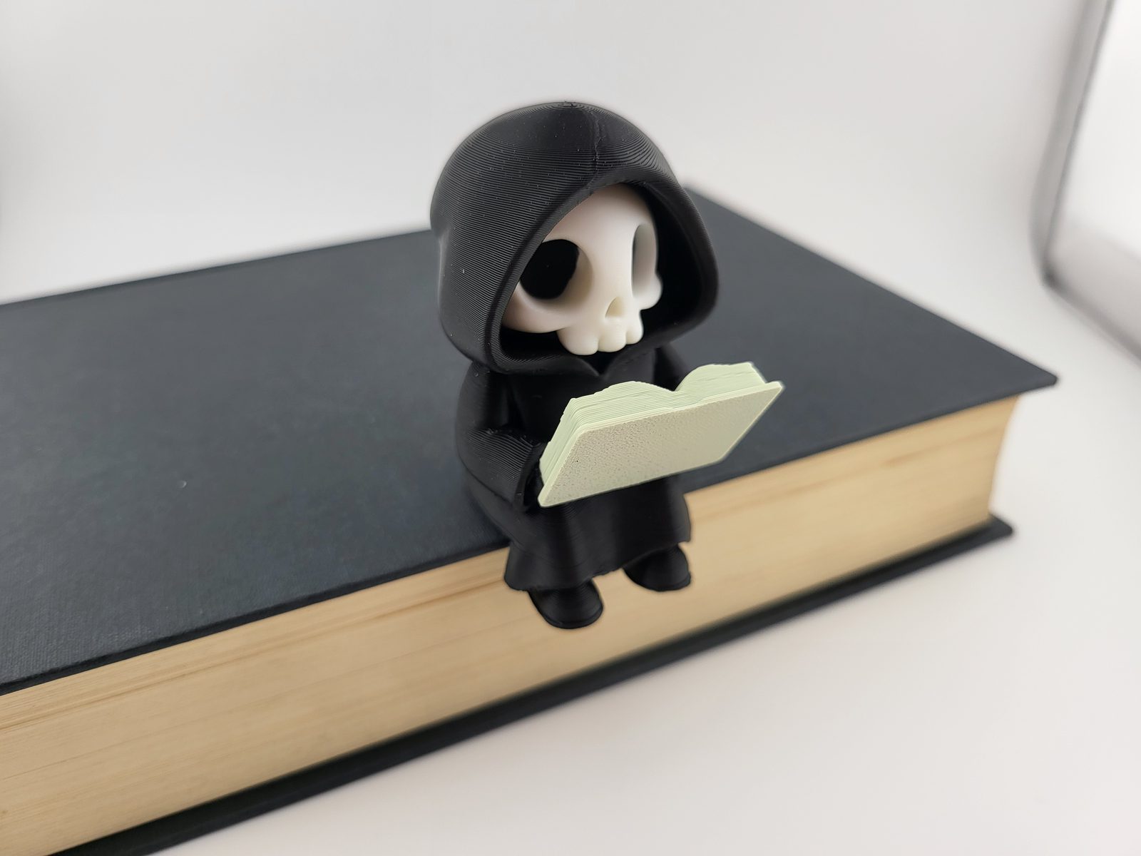 #279 Kawaii Grim Reaper Reading Book Spooky 3D Printed — vue 7