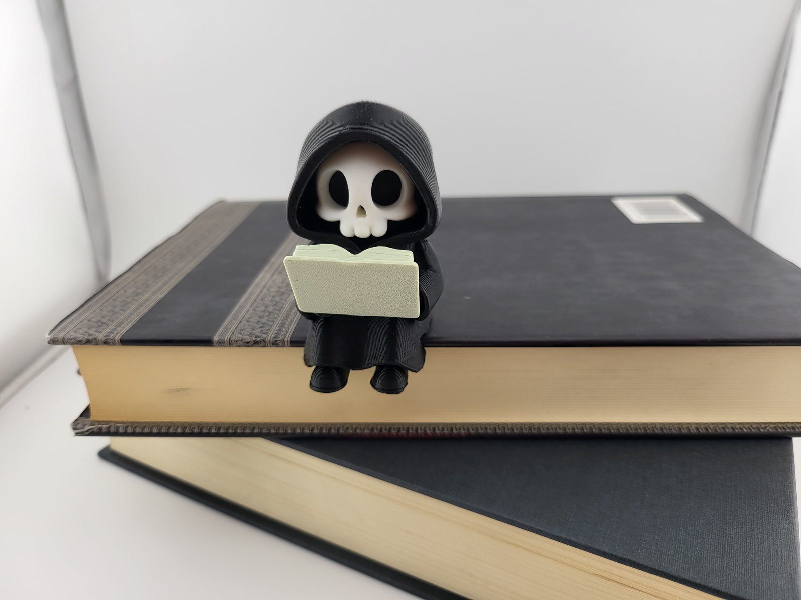#279 Kawaii Grim Reaper Reading Book Spooky 3D Printed — vue 12