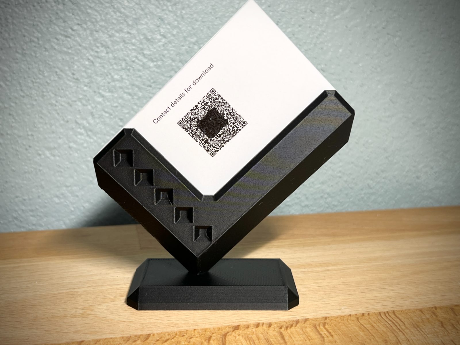 #292 Business Card Holder V2 — vue 3