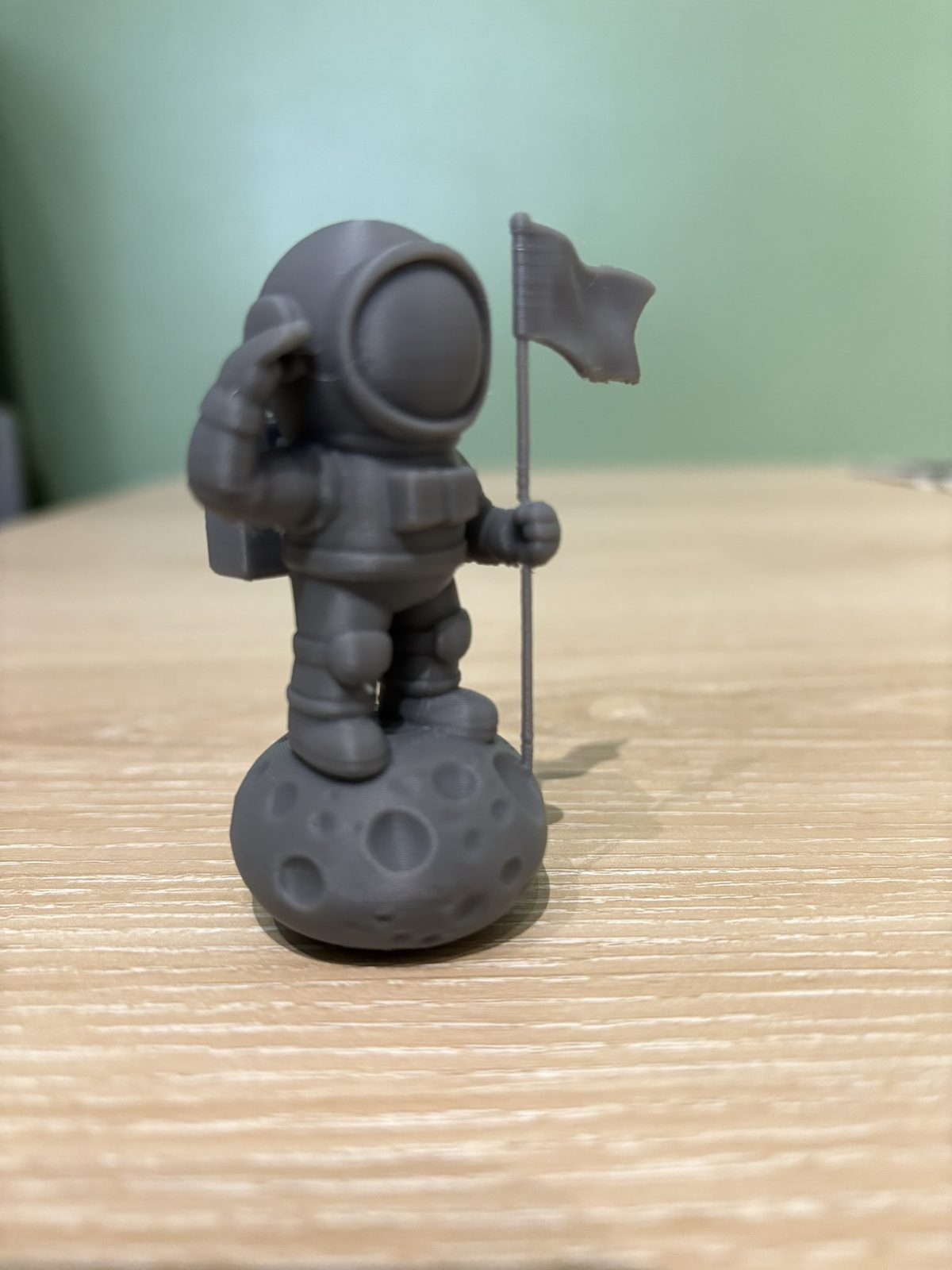 #294 Mini Spaceman on rock with flag — vue 6