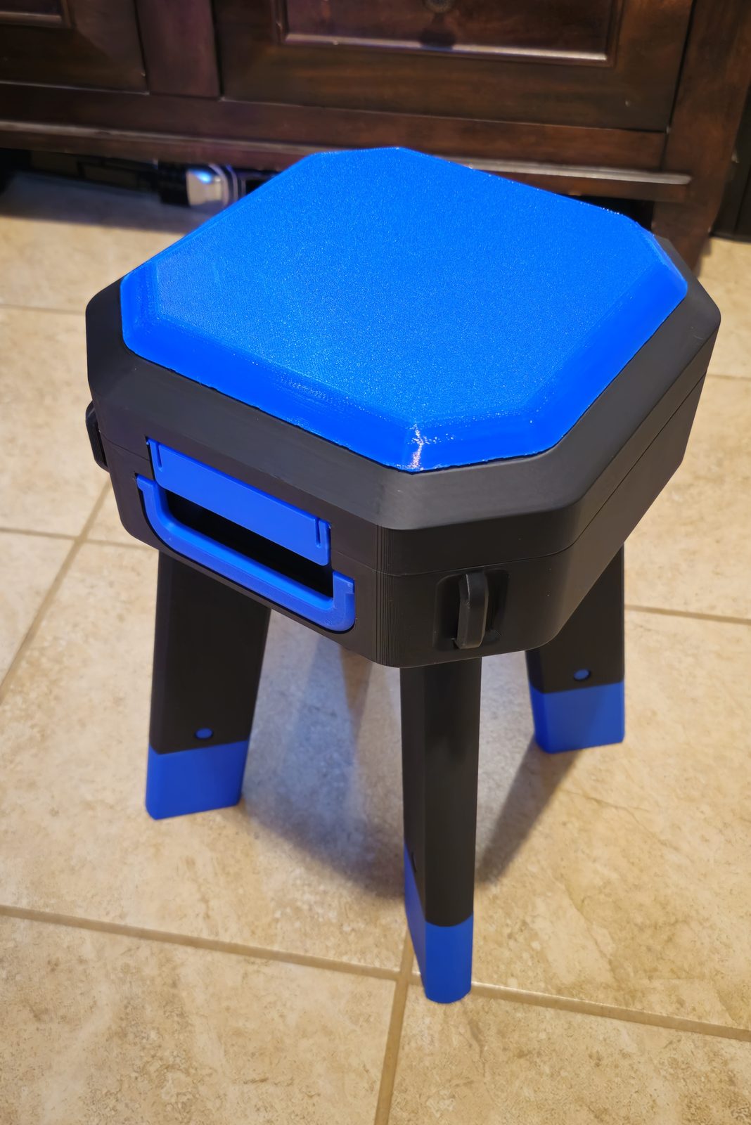#310 Portable chair with suitcase function — vue 4