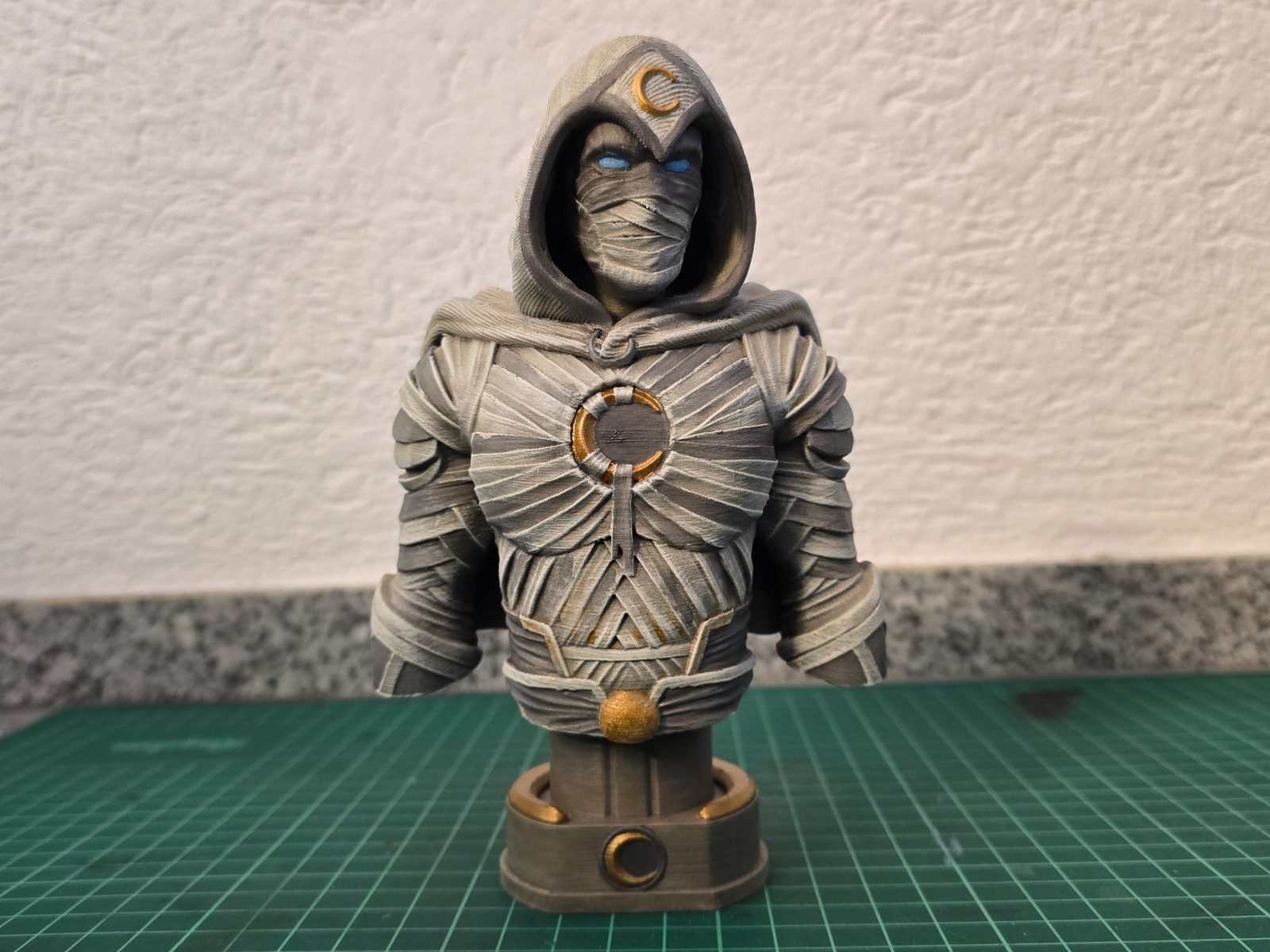 #484 Moon Knight Bust — vue 3
