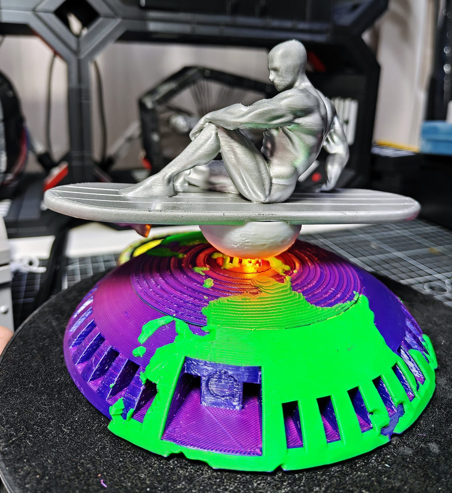 #491 Dissappointed Silver Surfer - Levitating Magnet — vue 3