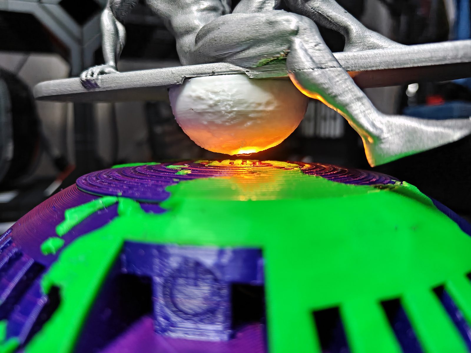 #491 Dissappointed Silver Surfer - Levitating Magnet — vue 5