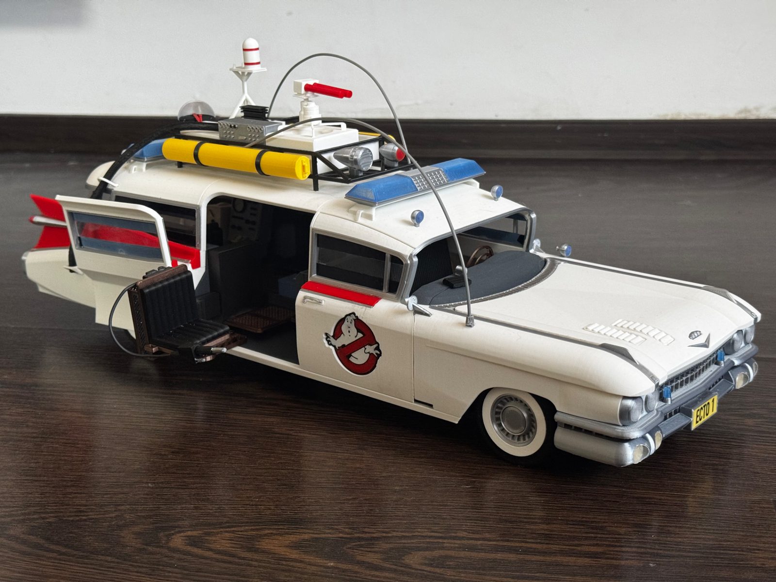 #513 Ecto 1 Model Car — vue 1