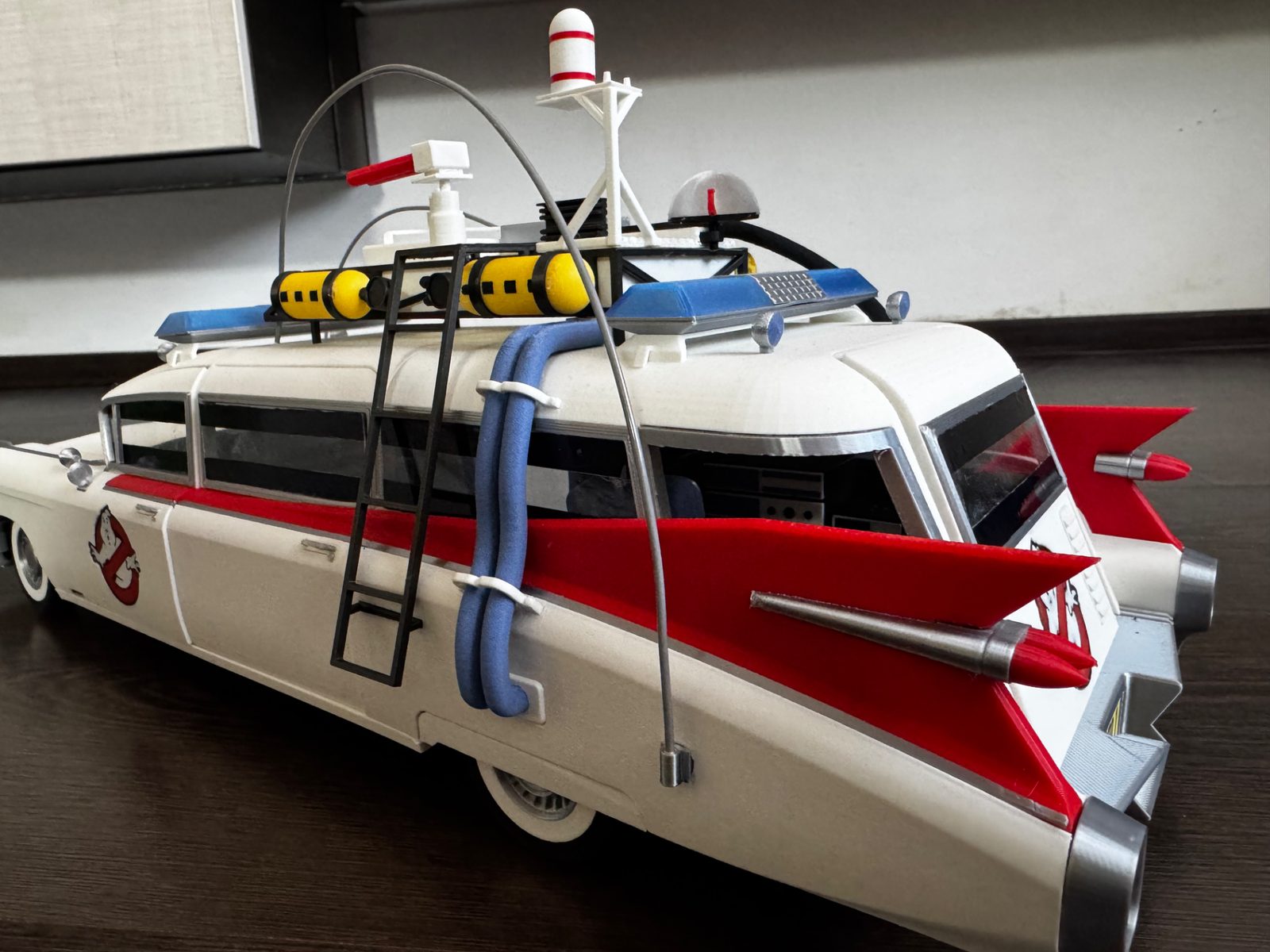 #513 Ecto 1 Model Car — vue 8
