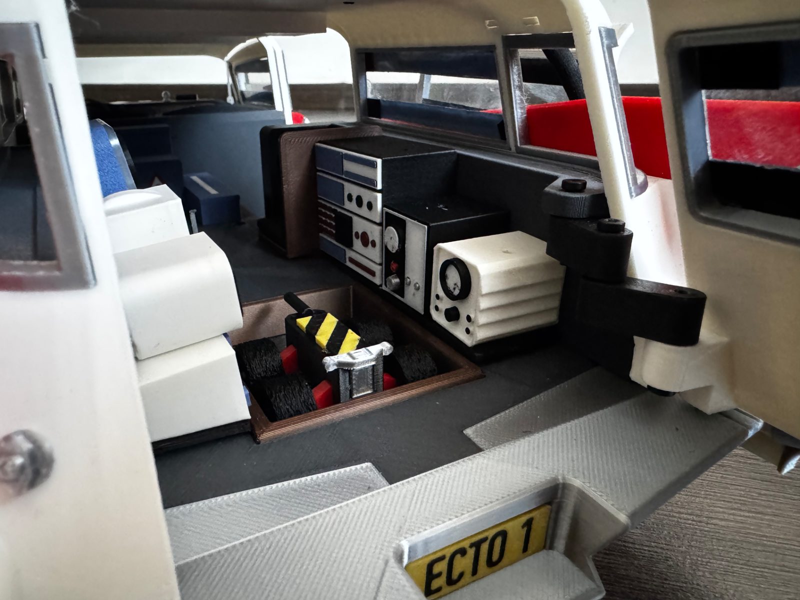 #513 Ecto 1 Model Car — vue 9