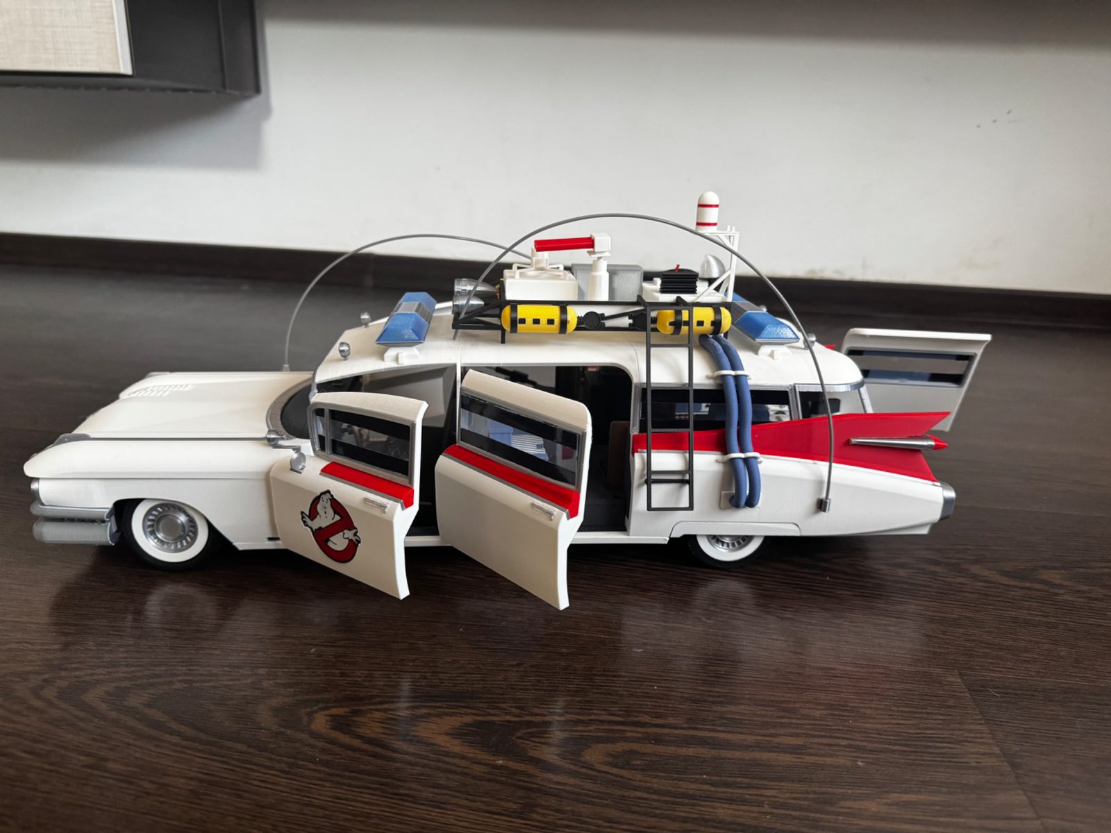 #513 Ecto 1 Model Car — vue 12