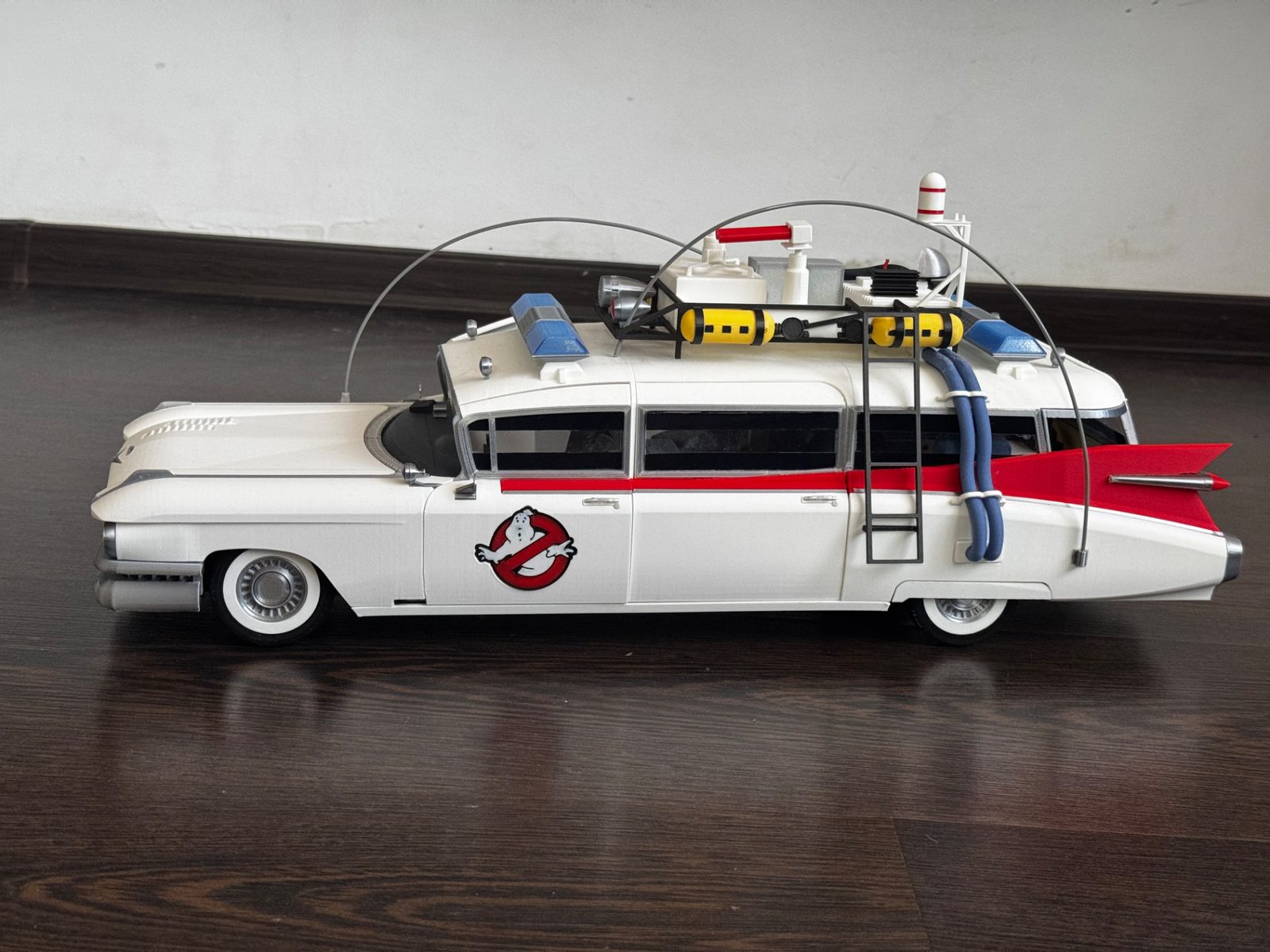 #513 Ecto 1 Model Car — vue 13