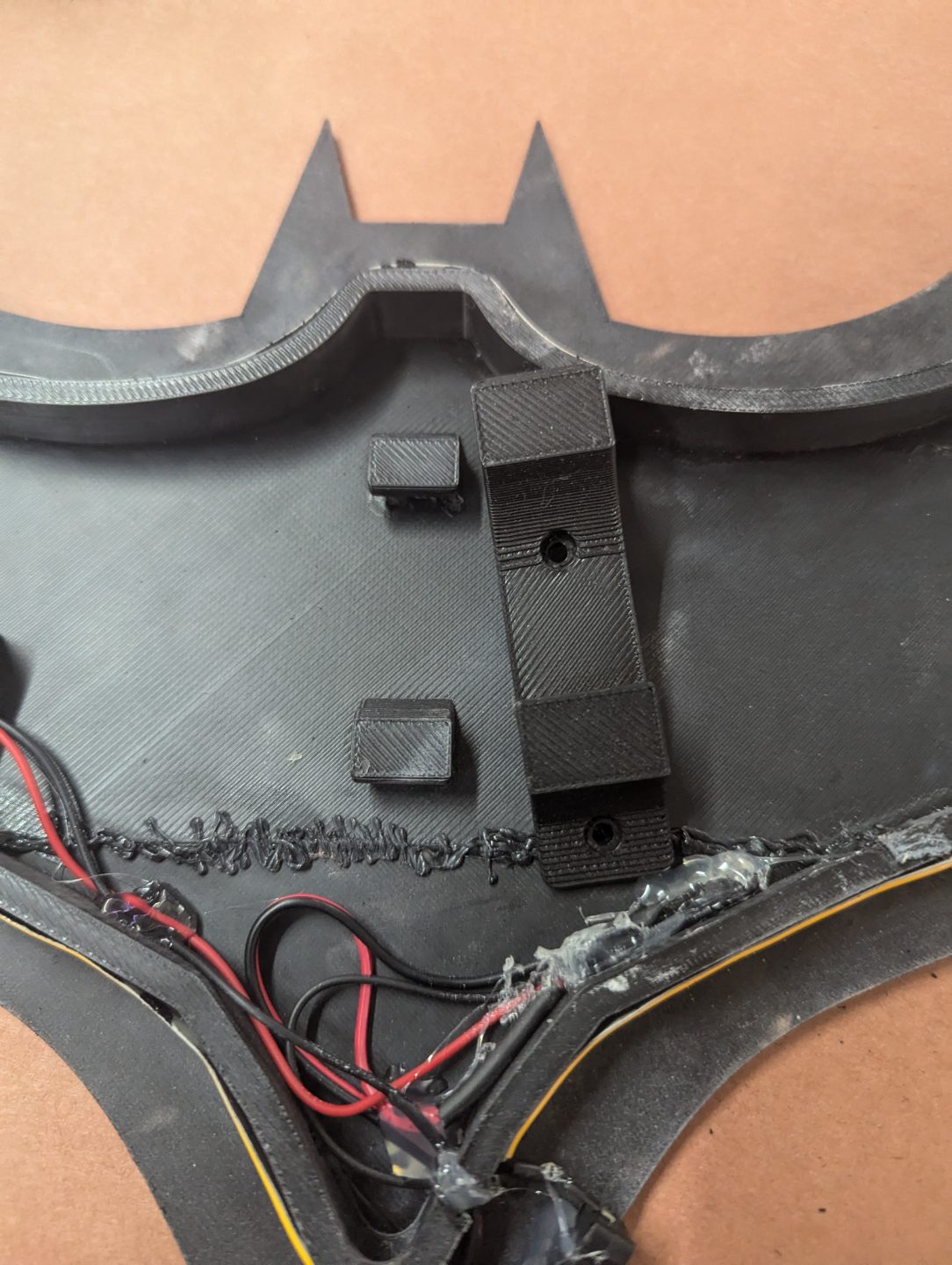 #546 Batman Inspired Sign LED with Wall Mount — vue 5