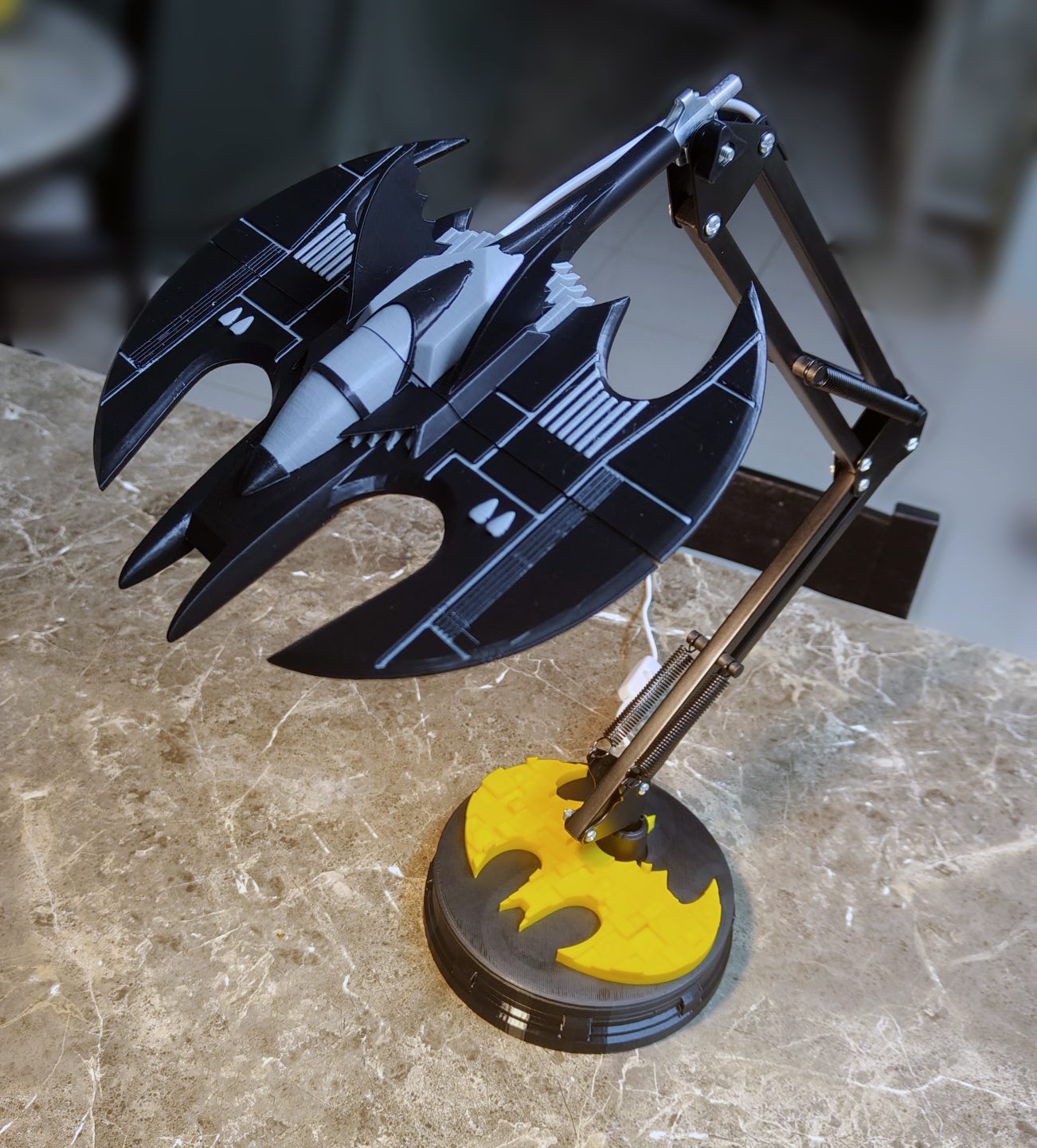 #558 Batwing Desk lamp — vue 3
