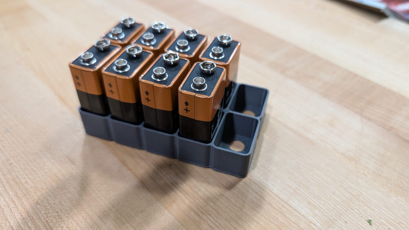 #686 9V Battery Holder - Parametric — vue 3